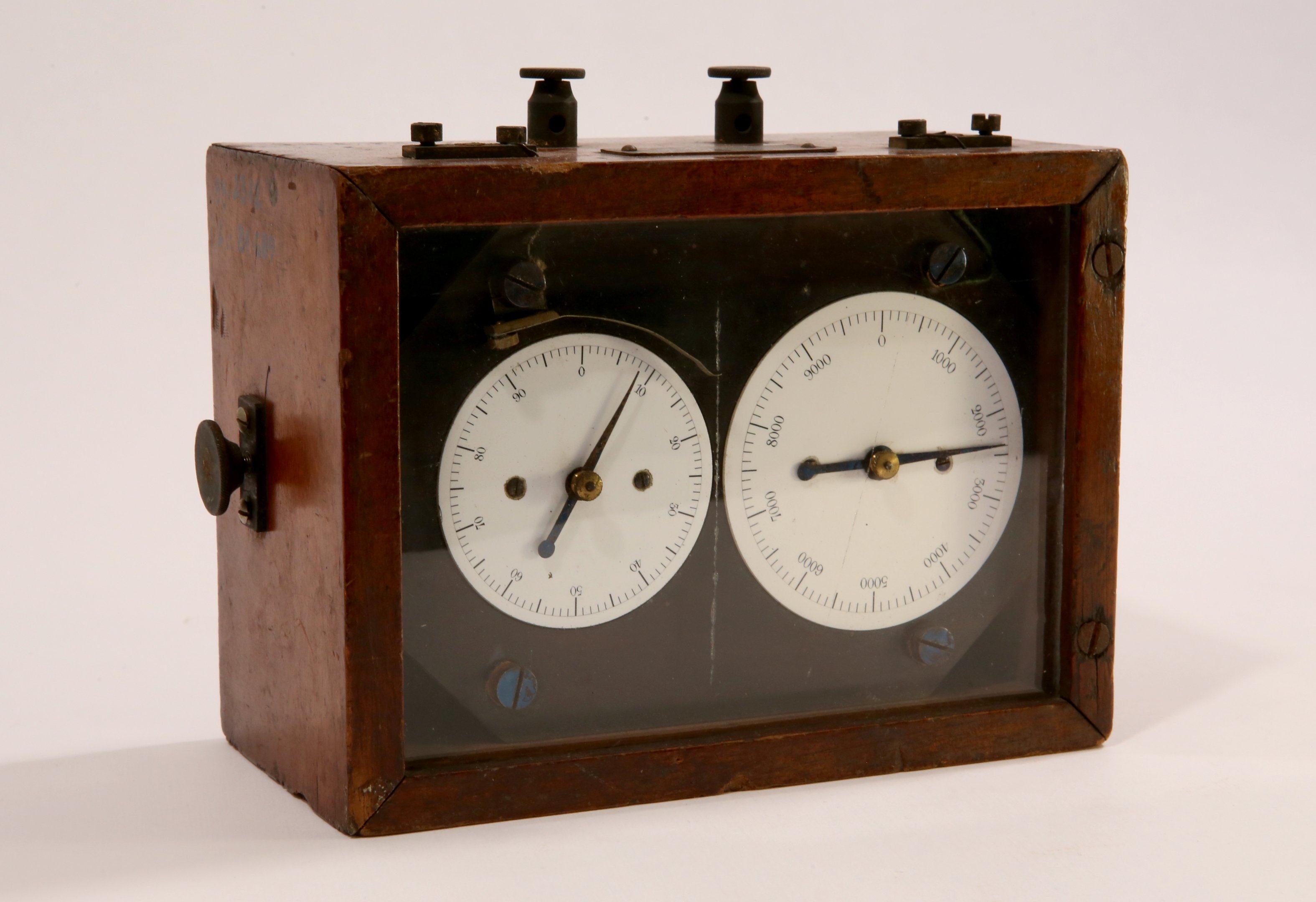 Elektromos fordulatszámláló óra (Magyar Környezetvédelmi és Vízügyi Múzeum - Duna Múzeum CC BY-NC-SA)