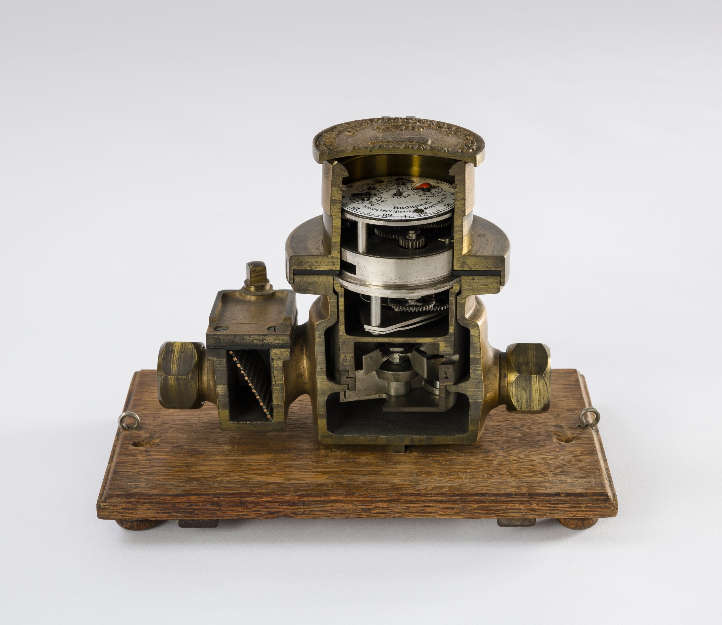 Forgásműves vízmérő óra metszete (Magyar Környezetvédelmi és Vízügyi Múzeum - Duna Múzeum CC BY-NC-SA)