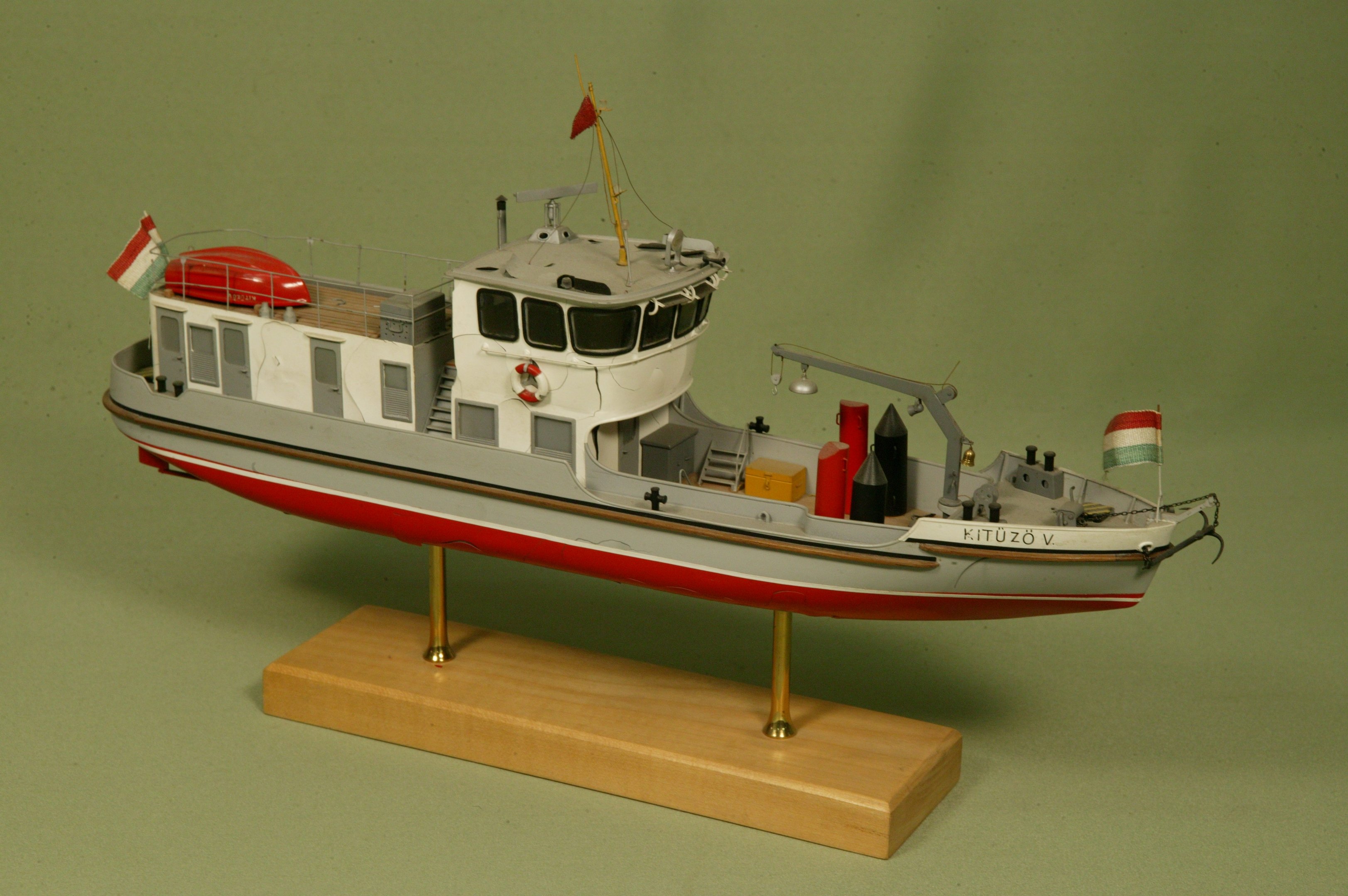 Kitűző V. hajómodell (Magyar Környezetvédelmi és Vízügyi Múzeum - Duna Múzeum CC BY-NC-SA)