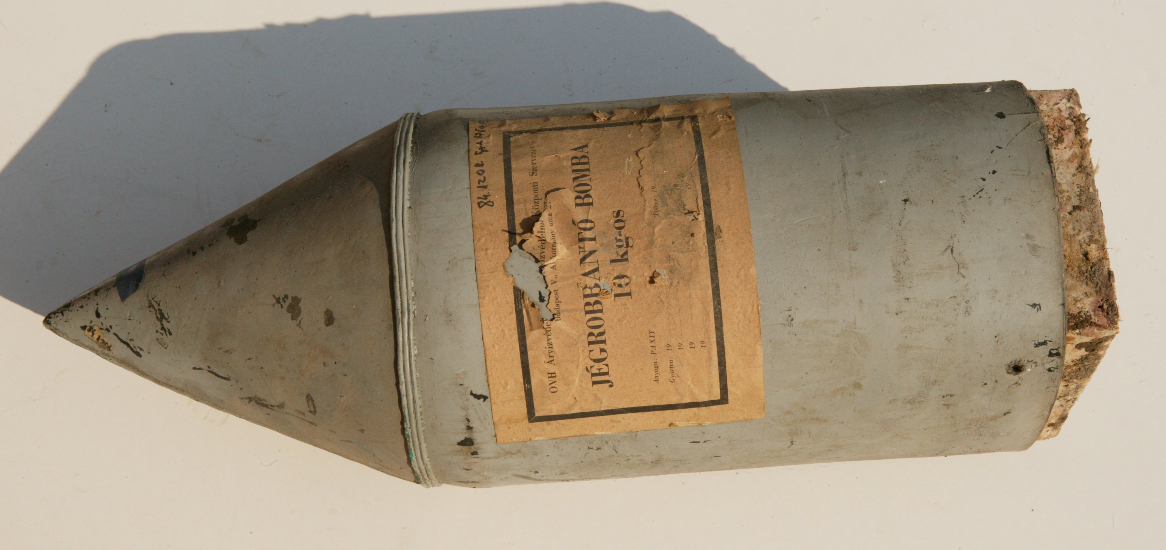 Műanyaghüvelyes jégrobbantó bomba (Magyar Környezetvédelmi és Vízügyi Múzeum - Duna Múzeum CC BY-NC-SA)