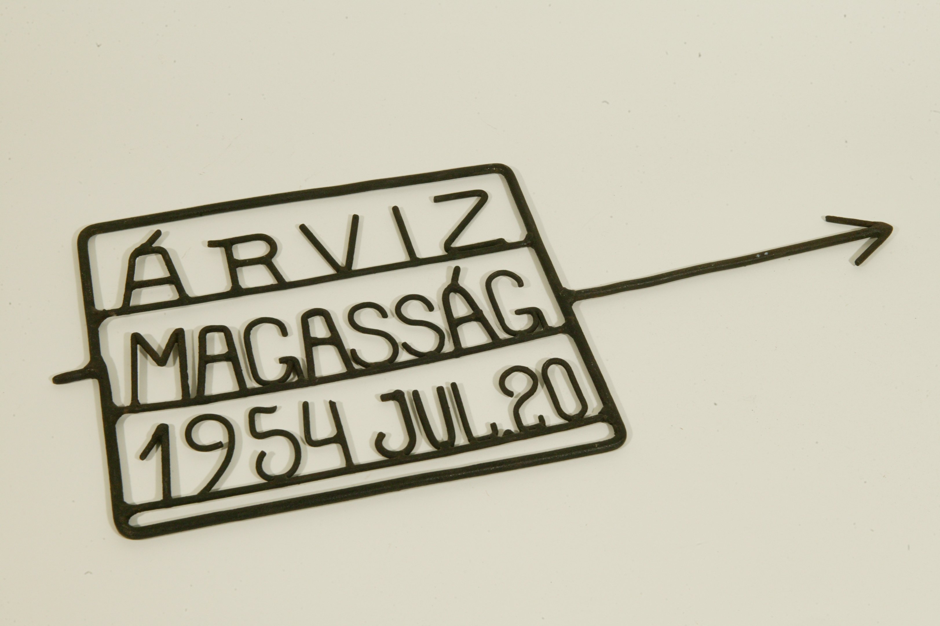 Árvízi emlékjel, 1954. július 20 (Magyar Környezetvédelmi és Vízügyi Múzeum - Duna Múzeum CC BY-NC-SA)