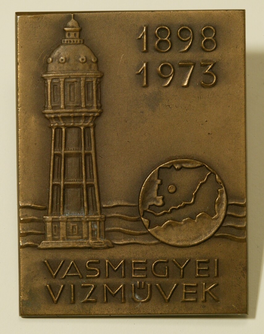 Vas megyei Vízművek emlékplakettje (Magyar Környezetvédelmi és Vízügyi Múzeum - Duna Múzeum CC BY-NC-SA)