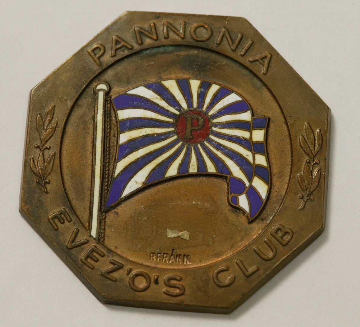 Pannonia Evezős Club vízisport érem (Magyar Környezetvédelmi és Vízügyi Múzeum - Duna Múzeum CC BY-NC-SA)