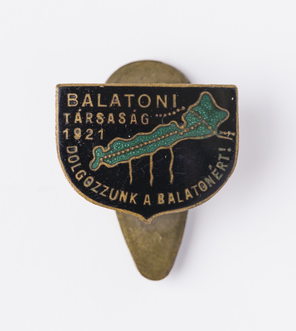 Balatoni Társaság 1921 jelvénye (Magyar Környezetvédelmi és Vízügyi Múzeum - Duna Múzeum CC BY-NC-SA)