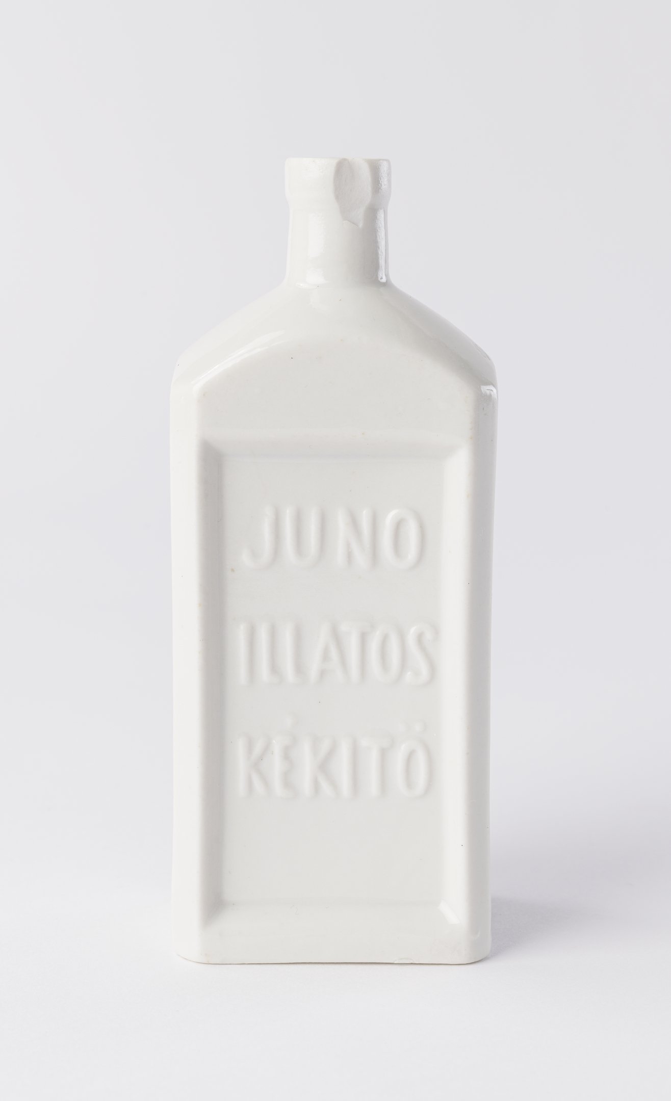 Juno Illatos Kékítő üveg (Magyar Környezetvédelmi és Vízügyi Múzeum - Duna Múzeum CC BY-NC-SA)