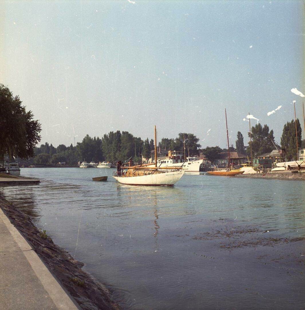 Siófoki kikötő (1975) (Magyar Környezetvédelmi és Vízügyi Múzeum - Duna Múzeum CC BY-NC-SA)