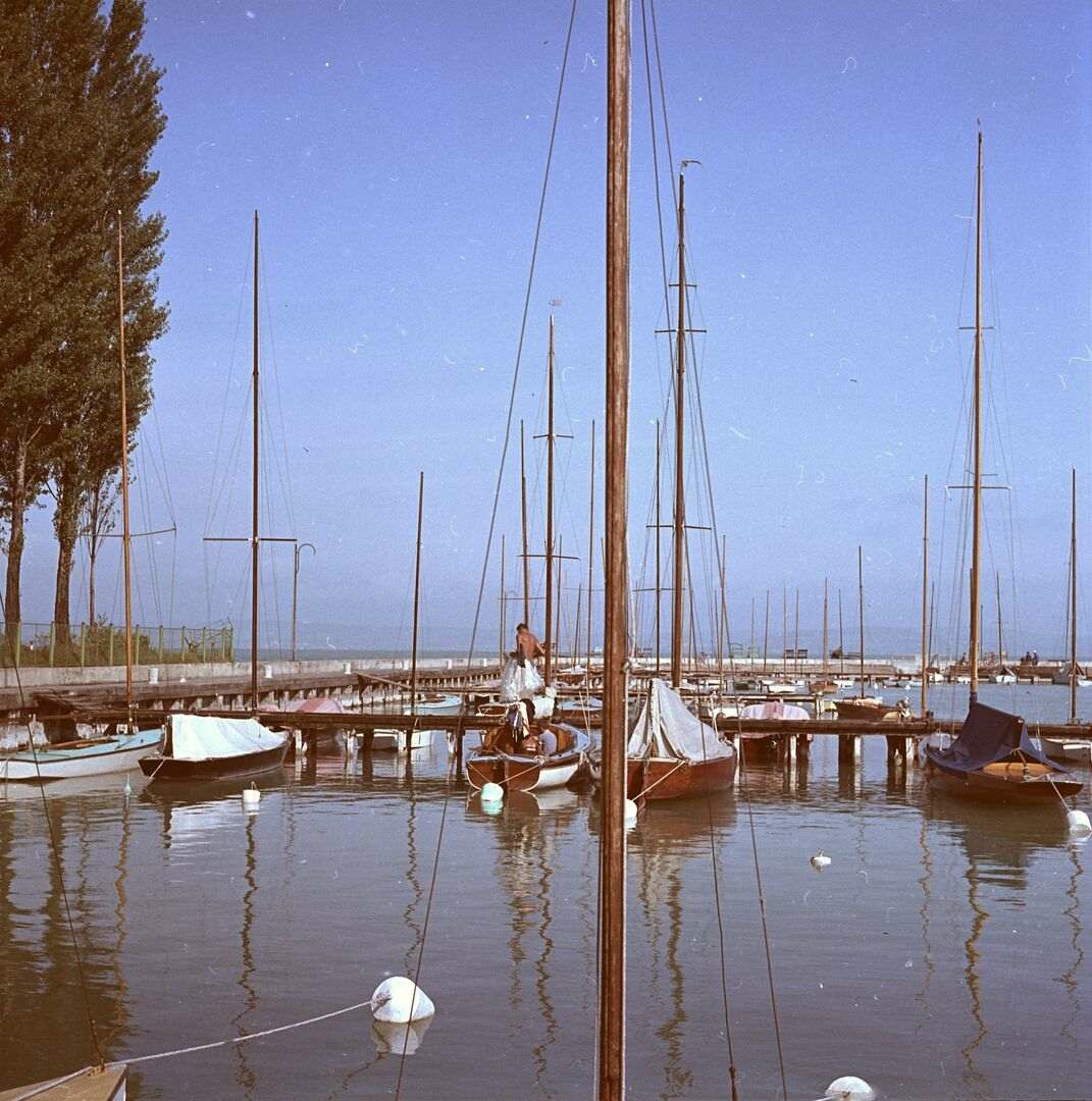 Siófoki vitorlás kikötő (1969) (Magyar Környezetvédelmi és Vízügyi Múzeum - Duna Múzeum CC BY-NC-SA)
