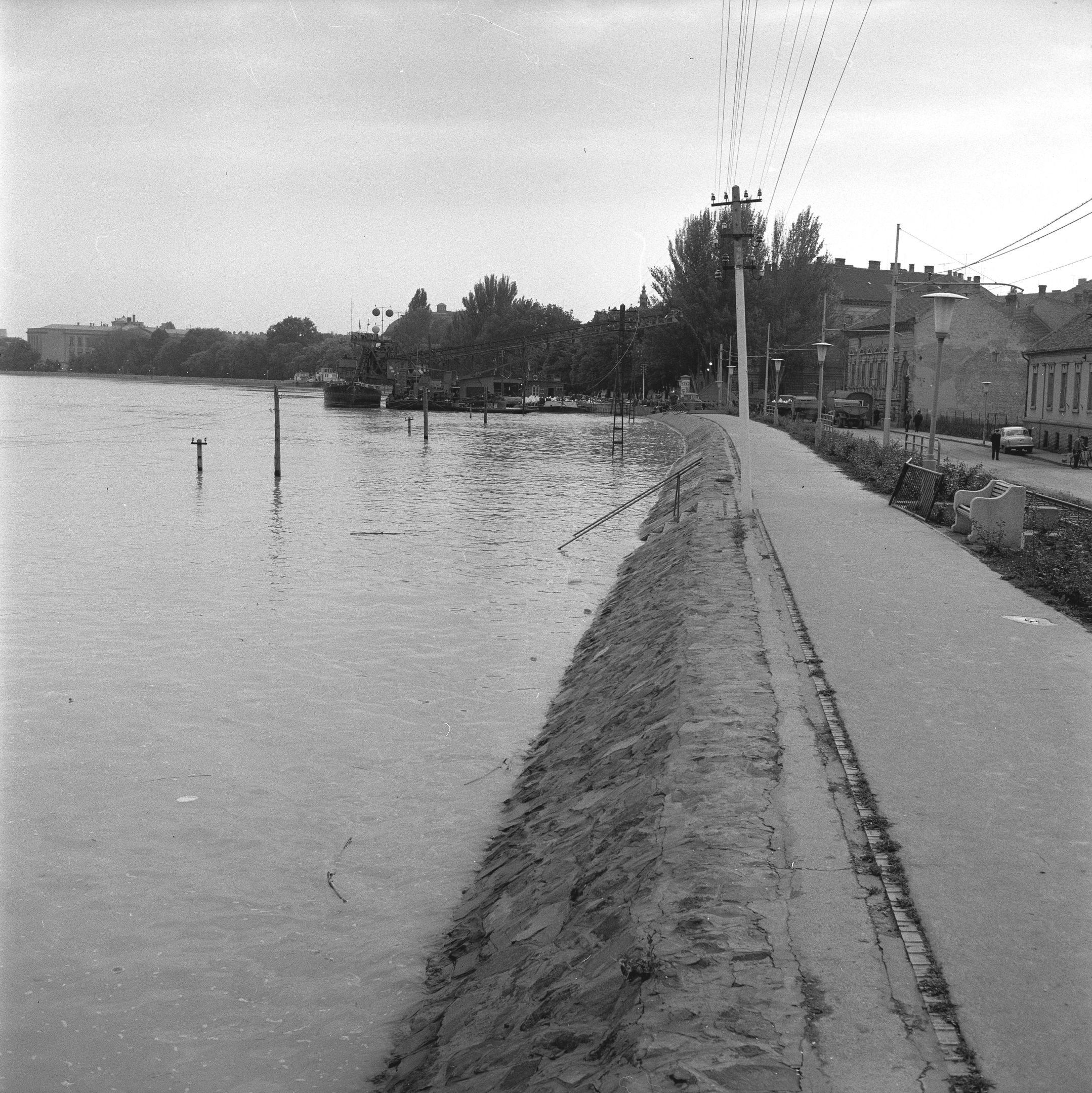 A szegedi partfal árvíz idején (Magyar Környezetvédelmi és Vízügyi Múzeum - Duna Múzeum CC BY-NC-SA)
