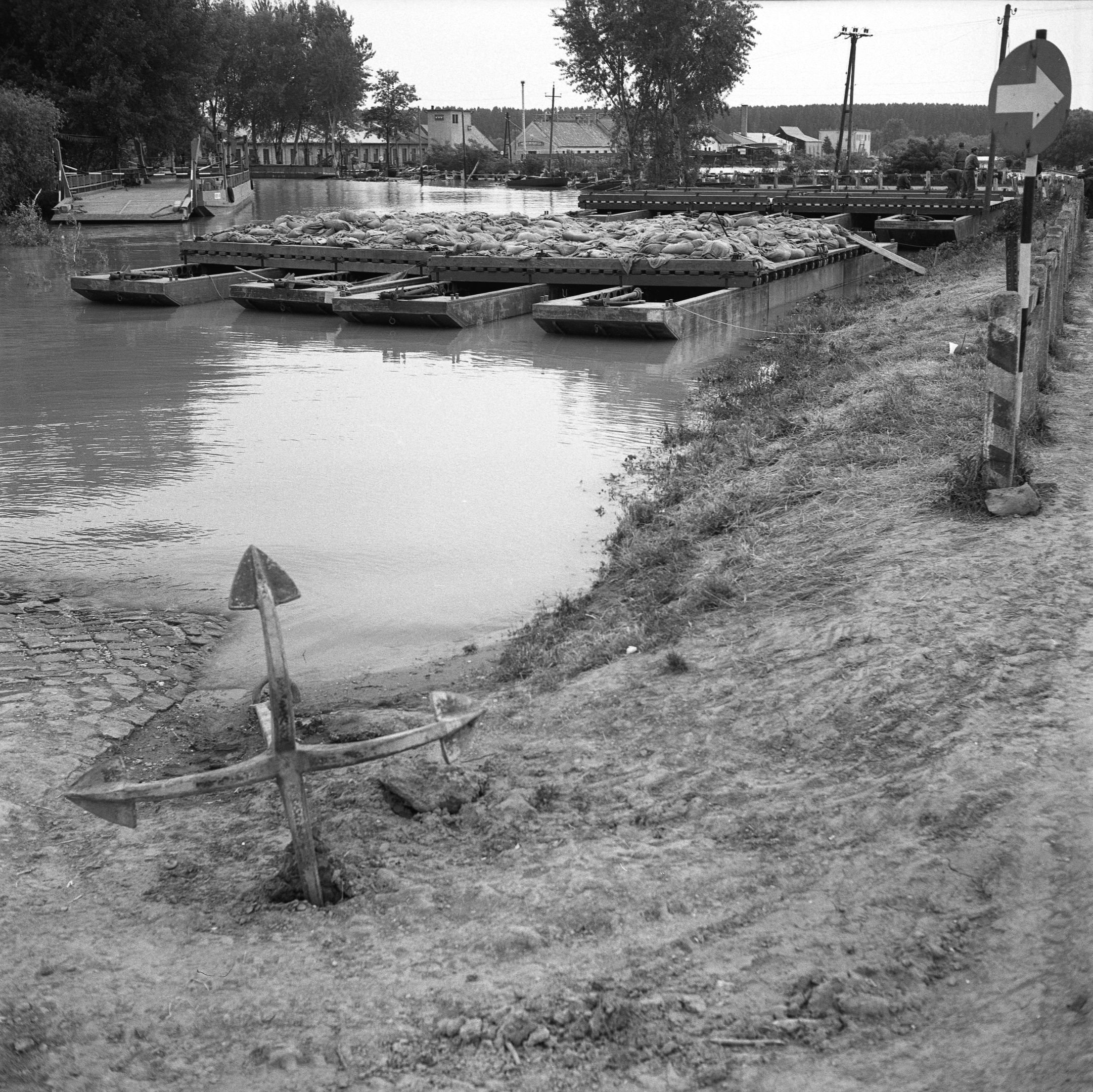 Tápéi kikötő árvíz idején (Magyar Környezetvédelmi és Vízügyi Múzeum - Duna Múzeum CC BY-NC-SA)