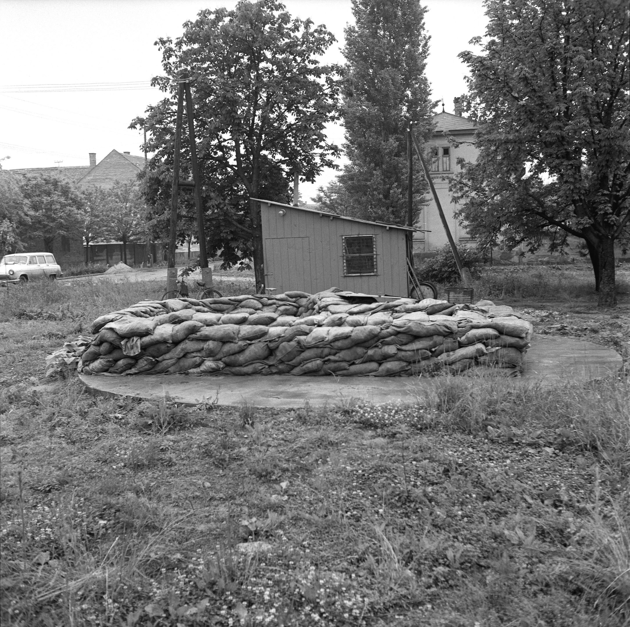 Csongrádi törpevízmű védelme árvíz idején (Magyar Környezetvédelmi és Vízügyi Múzeum - Duna Múzeum CC BY-NC-SA)