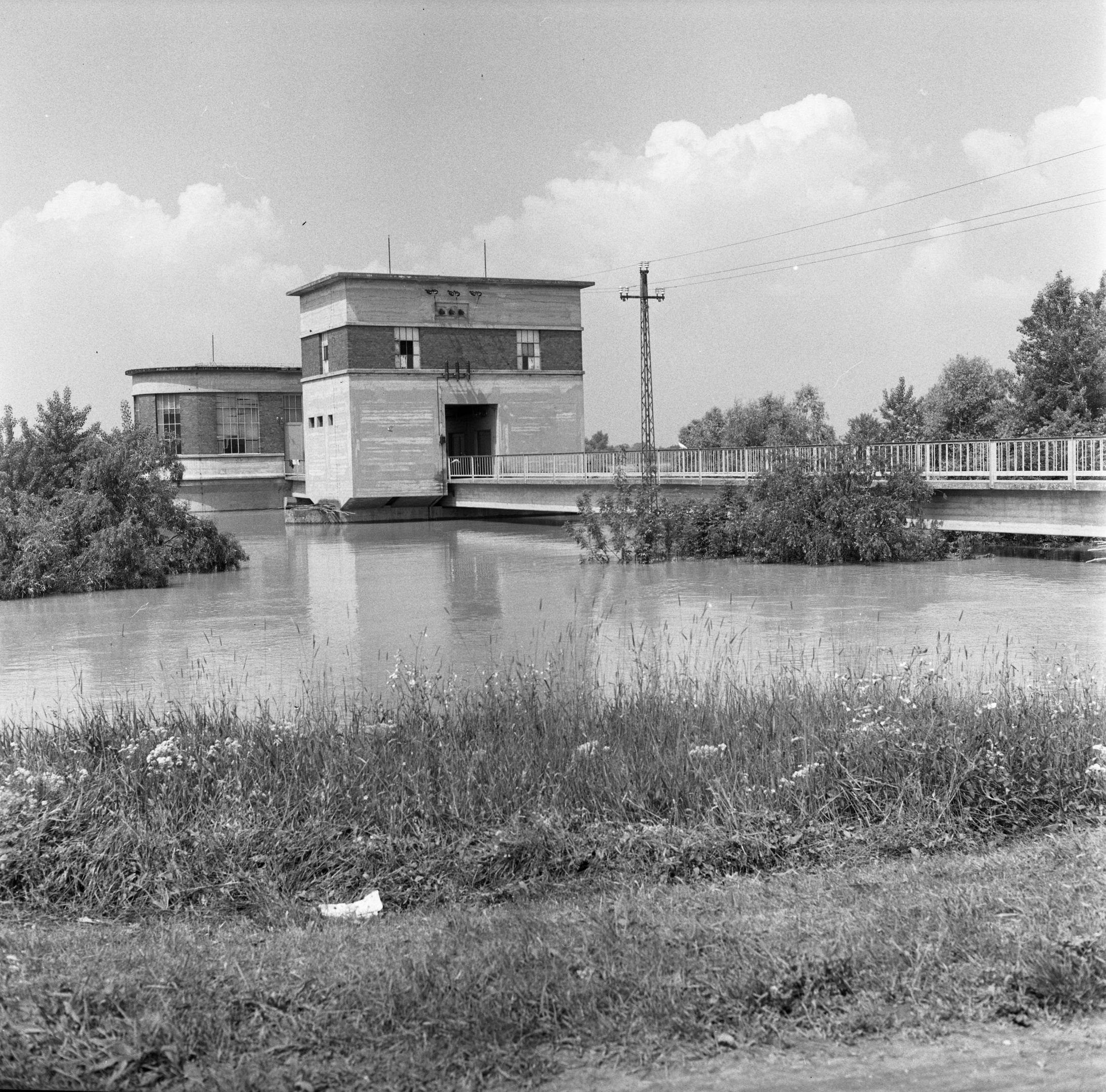 Árvíz Hódmezővásárhelyen (1970) - Lúdvári szivattyútelep (Magyar Környezetvédelmi és Vízügyi Múzeum - Duna Múzeum CC BY-NC-SA)