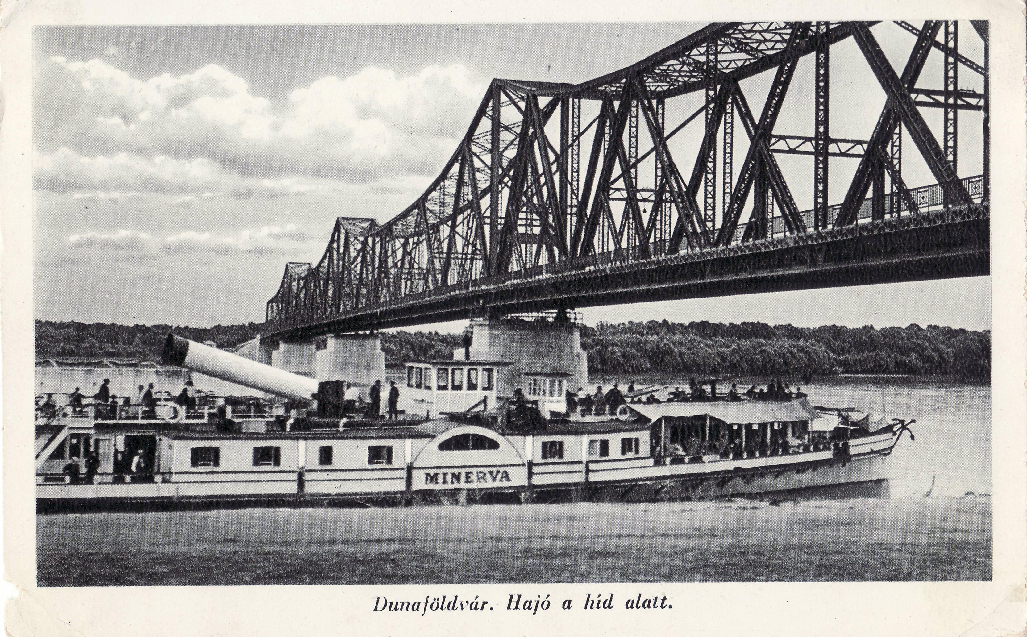 Dunaföldvár – Hajó a híd alatt (Magyar Környezetvédelmi és Vízügyi Múzeum - Duna Múzeum CC BY-NC-SA)