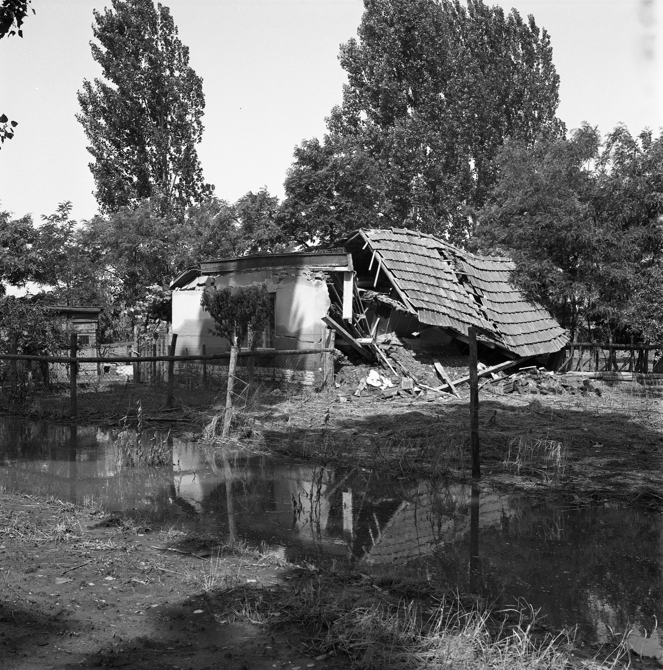 Elöntött házak Gyulavárin (1974) (Magyar Környezetvédelmi és Vízügyi Múzeum - Duna Múzeum CC BY-NC-SA)