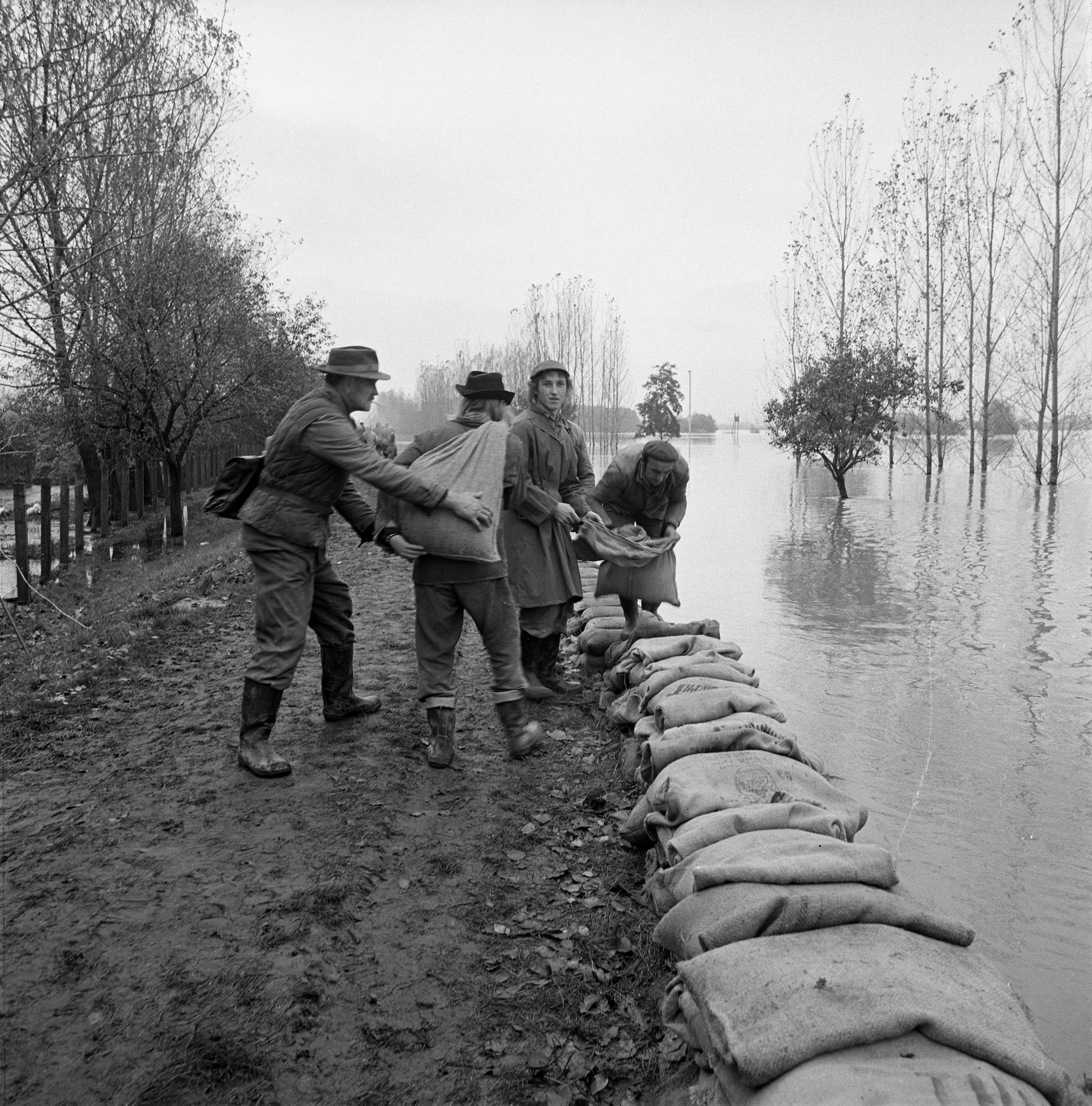 1974. évi árvíz a Sajón - Nyúlgát (Magyar Környezetvédelmi és Vízügyi Múzeum - Duna Múzeum CC BY-NC-SA)