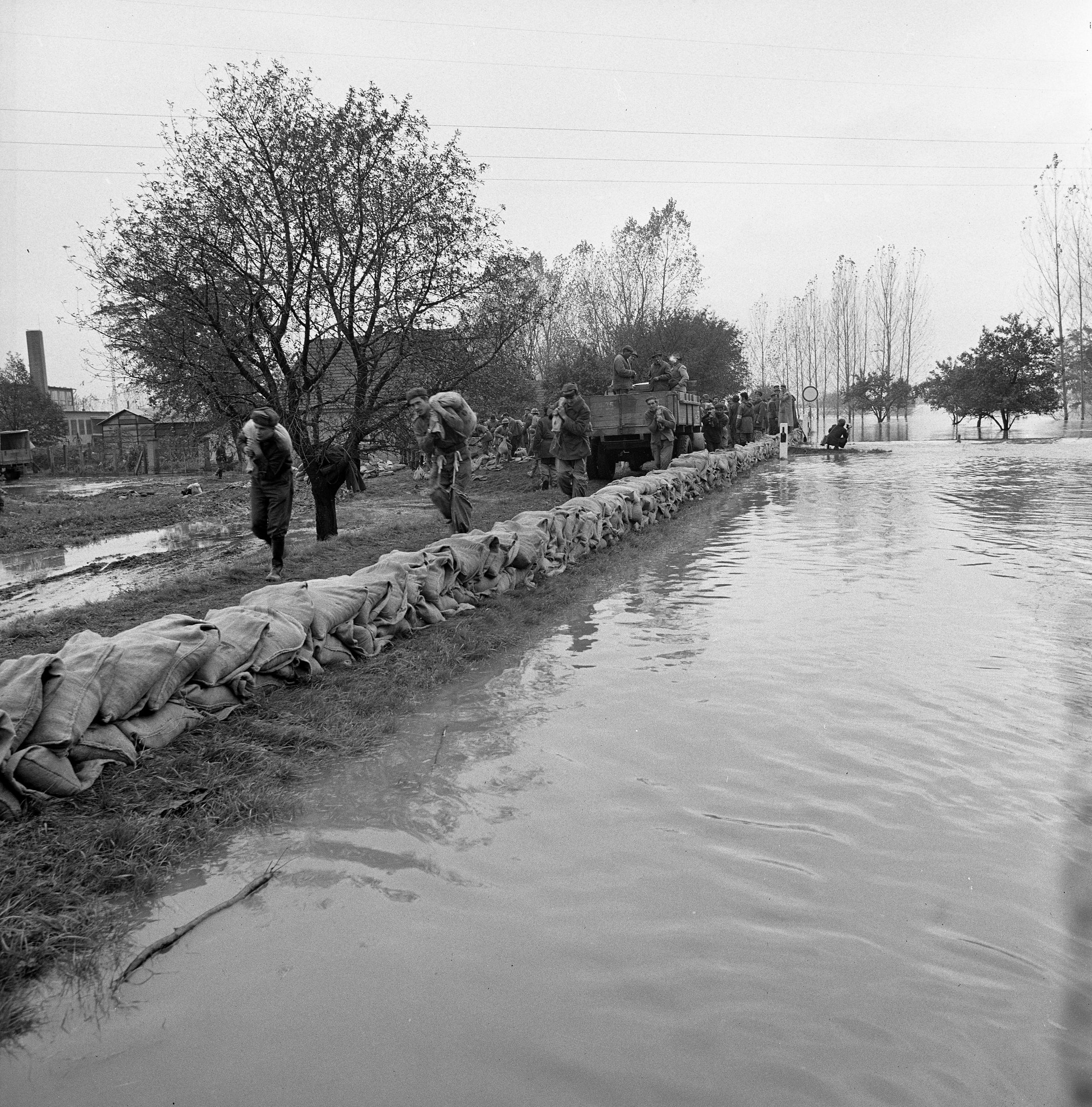 1974. évi árvíz a Sajón - Nyúlgát (Magyar Környezetvédelmi és Vízügyi Múzeum - Duna Múzeum CC BY-NC-SA)