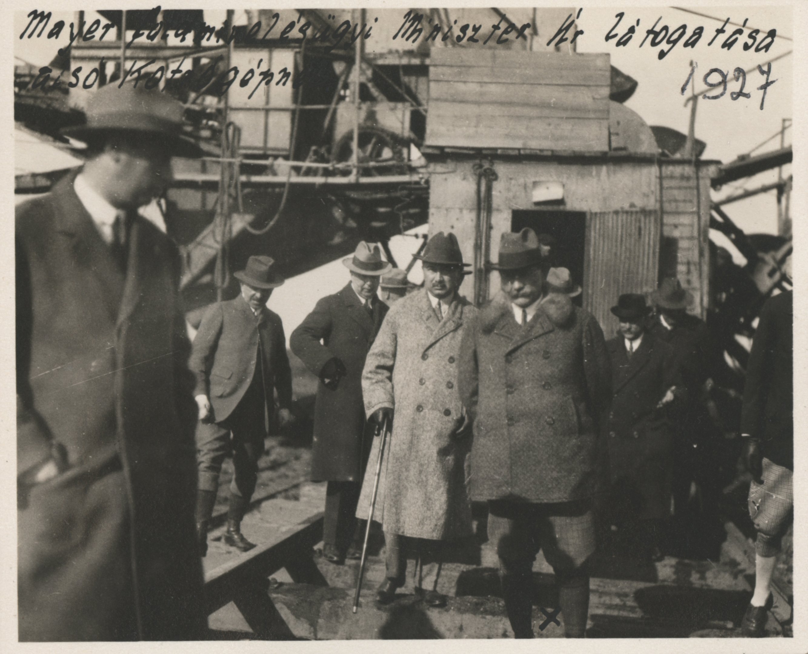 Mayer földmívelésügyi miniszter Úr látogatása az alsó kotrógépnél, 1927 (Magyar Környezetvédelmi és Vízügyi Múzeum - Duna Múzeum CC BY-NC-SA)