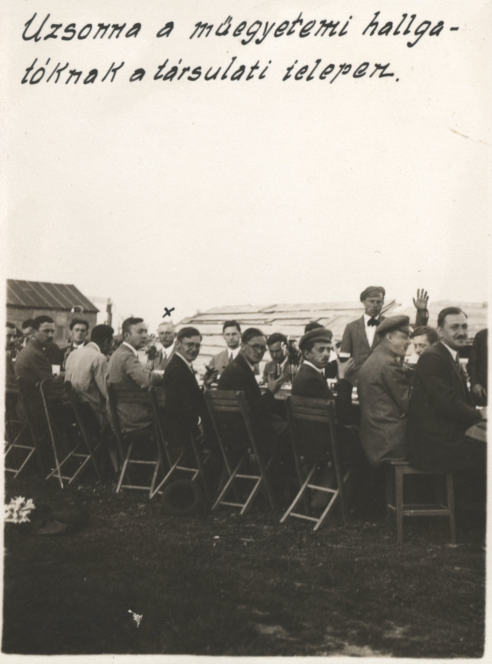 Uzsonna a műegyetemi hallgatóknak a társulati telepen, 1927. június 15. (Magyar Környezetvédelmi és Vízügyi Múzeum - Duna Múzeum CC BY-NC-SA)