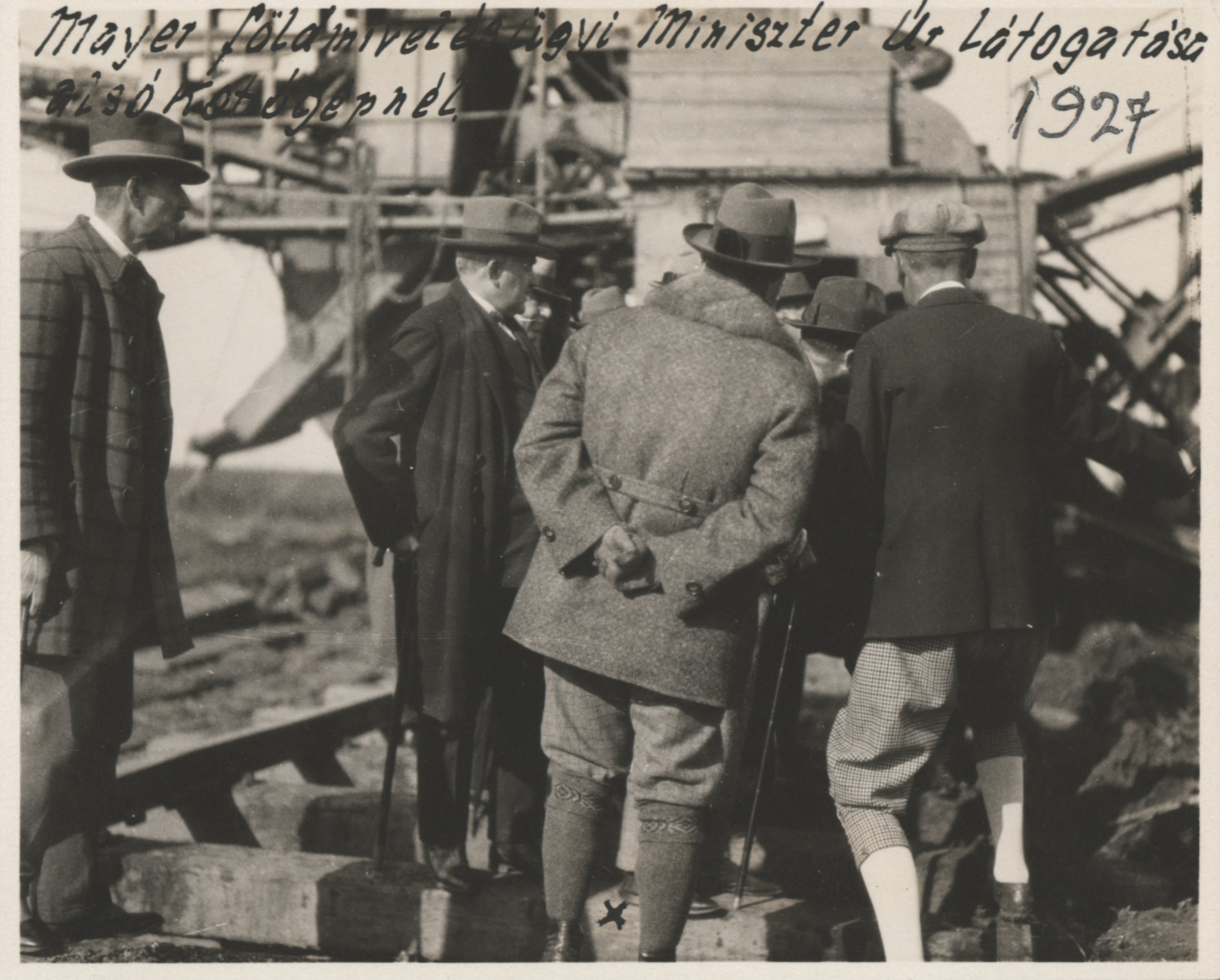 Mayer földmívelésügyi miniszter Úr látogatása az alsó kotrógépnél, 1927 (Magyar Környezetvédelmi és Vízügyi Múzeum - Duna Múzeum CC BY-NC-SA)