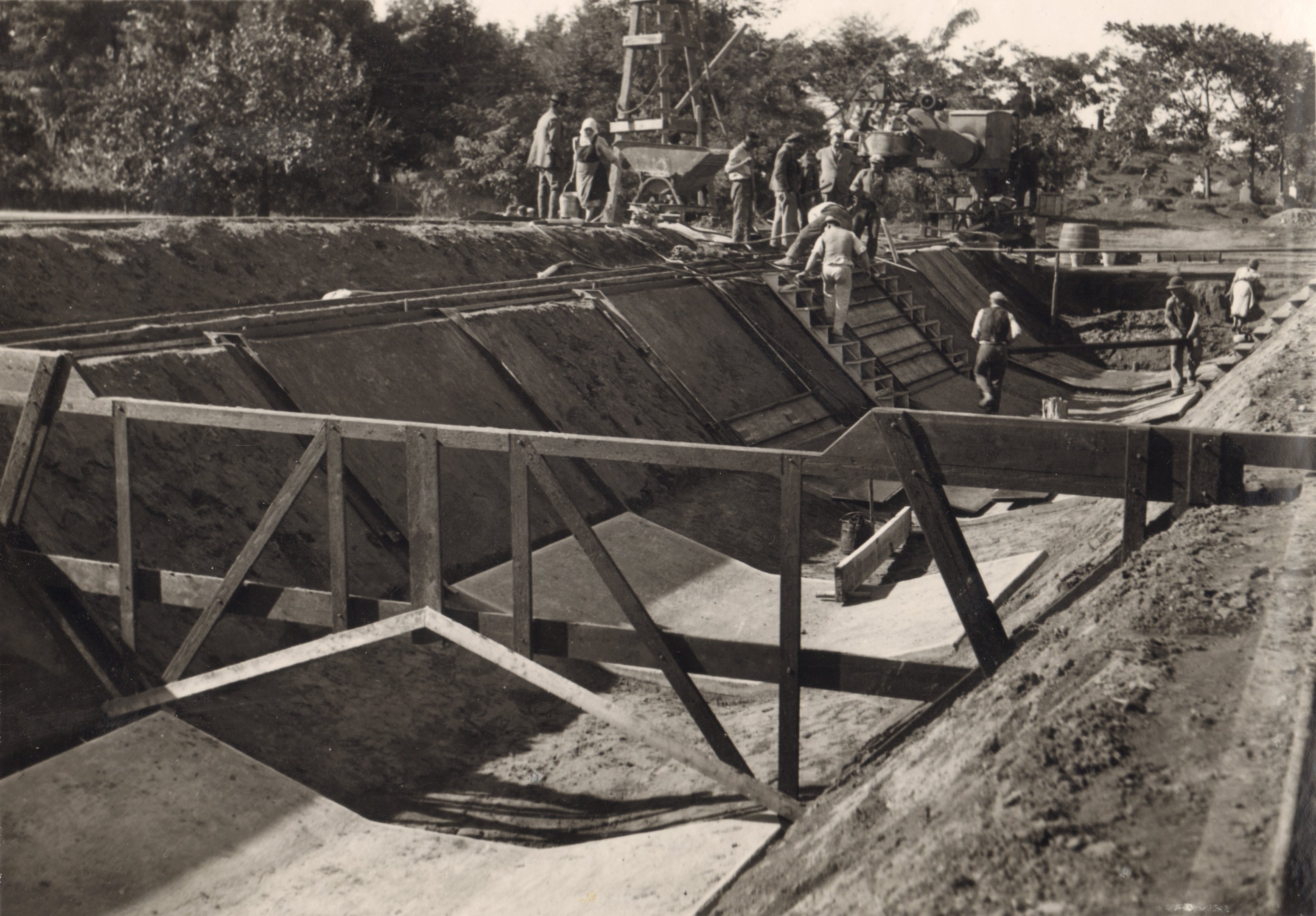 Páros számú fenéktáblák betonozásának előkészítése (Magyar Környezetvédelmi és Vízügyi Múzeum - Duna Múzeum CC BY-NC-SA)