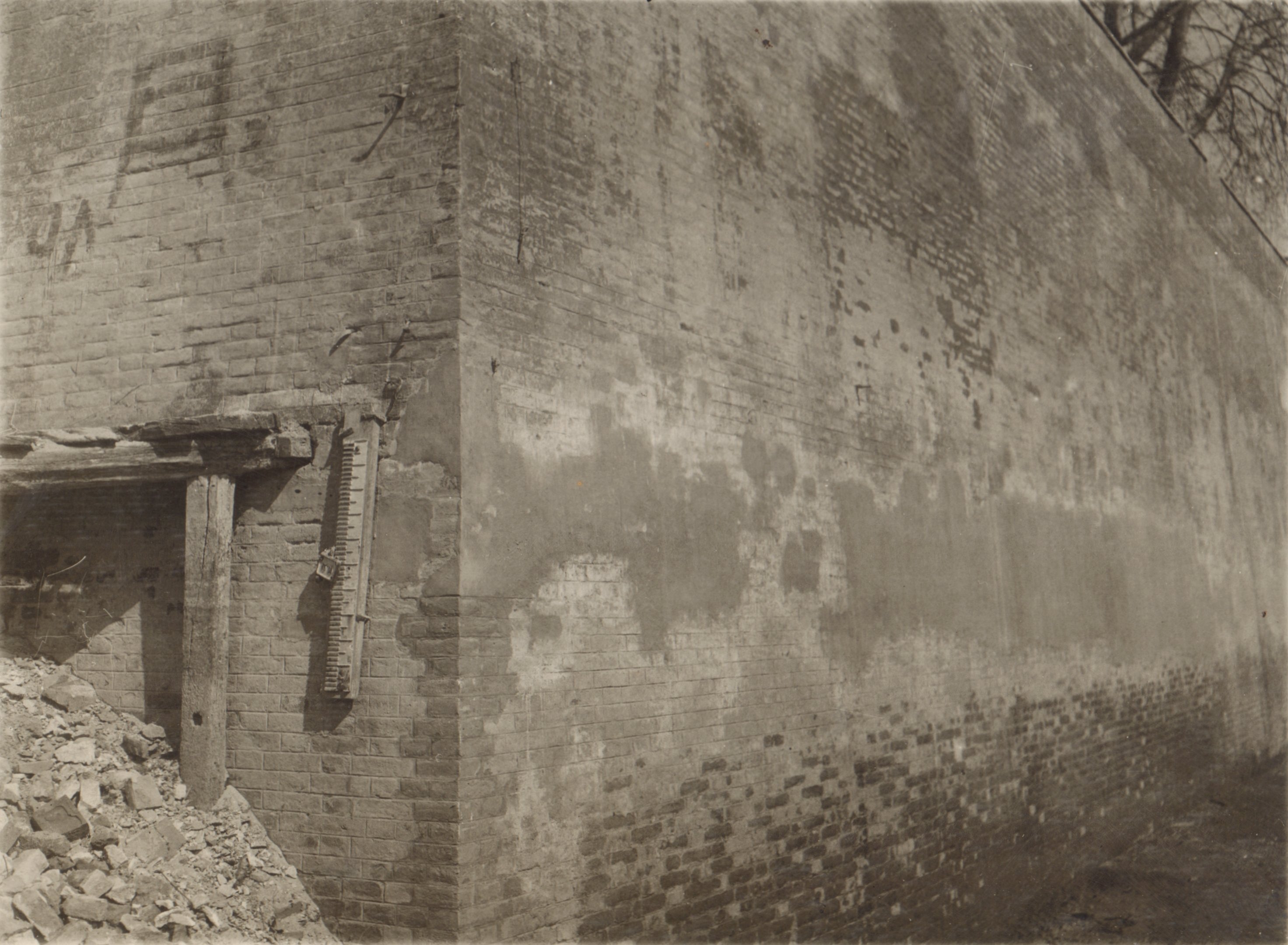 A tápzsilip jobboldali falának javítása. A teljesen kész günnel javított falfelület, 1932. április 24. (Magyar Környezetvédelmi és Vízügyi Múzeum - Duna Múzeum CC BY-NC-SA)