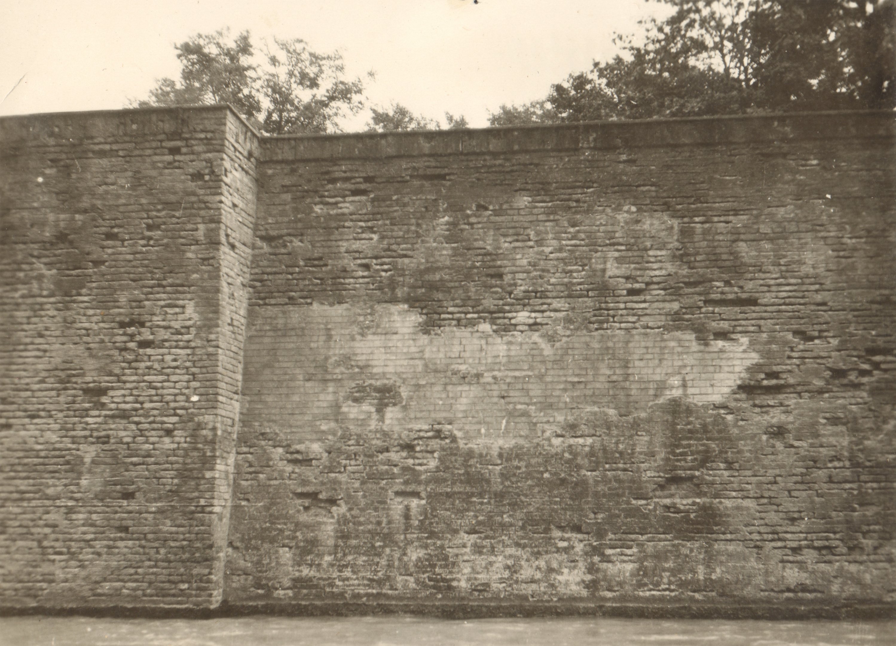 A tápzsilip baloldali falának javítása. Falrészlet javítás előtt, 1930 (Magyar Környezetvédelmi és Vízügyi Múzeum - Duna Múzeum CC BY-NC-SA)