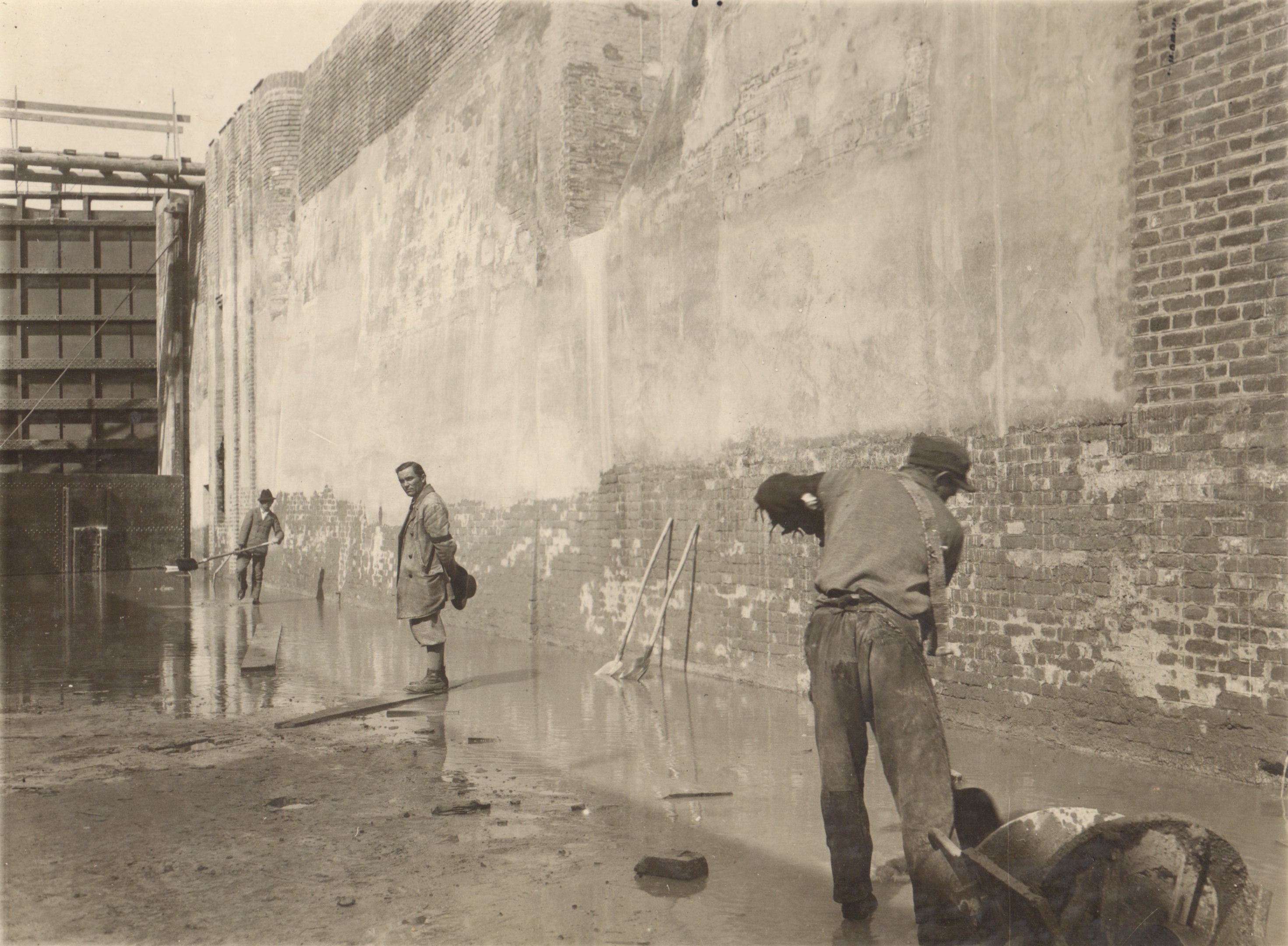 A hajózókamra képe. Baloldali falrész javítás után, 1932. április 26. (Magyar Környezetvédelmi és Vízügyi Múzeum - Duna Múzeum CC BY-NC-SA)