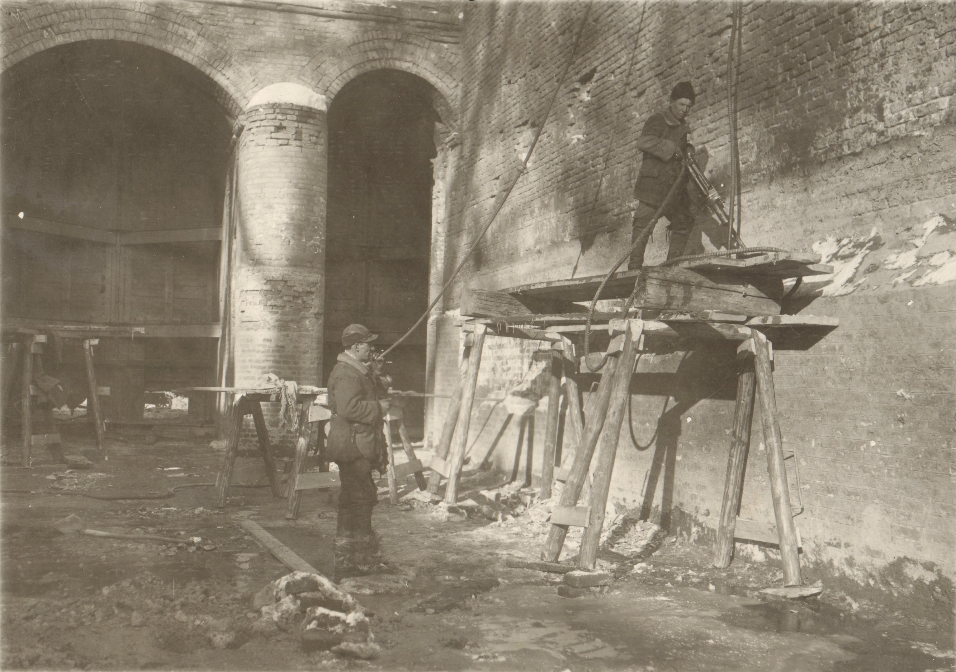 Részlet a munkából. A pneumatikus véső munkában, 1932. február 16. (Magyar Környezetvédelmi és Vízügyi Múzeum - Duna Múzeum CC BY-NC-SA)