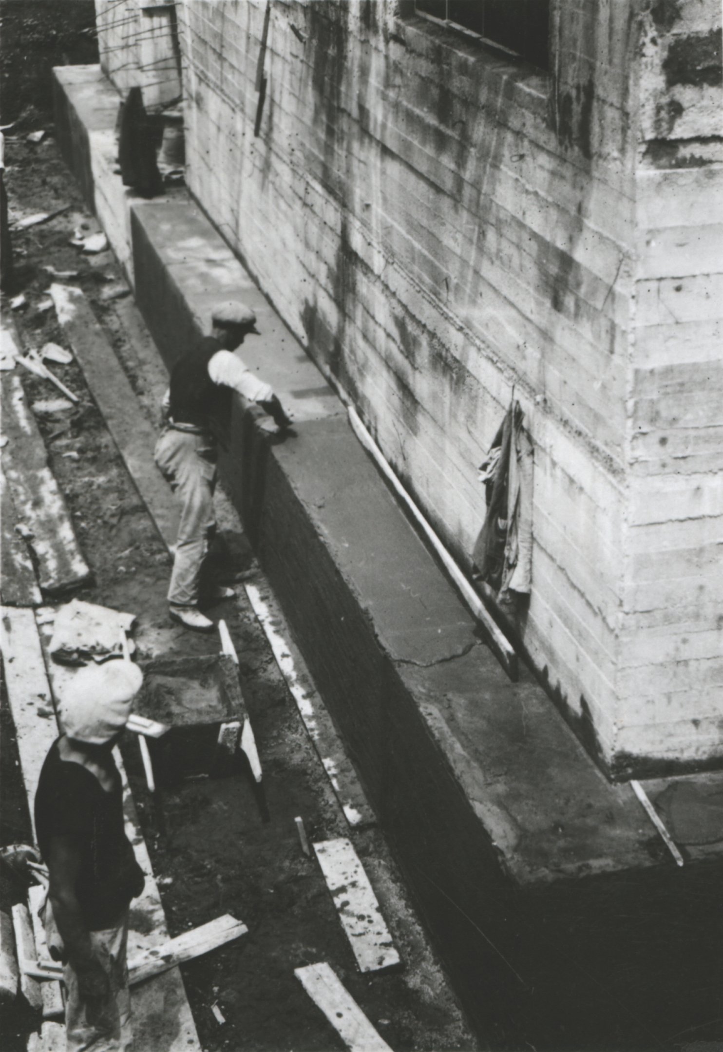 Külső tricosalos szigetelő vakolat készítése az alaplemezen 1,5 cm vastagságban a +7.60 m szintig, 1934. július 19. (Magyar Környezetvédelmi és Vízügyi Múzeum - Duna Múzeum CC BY-NC-SA)
