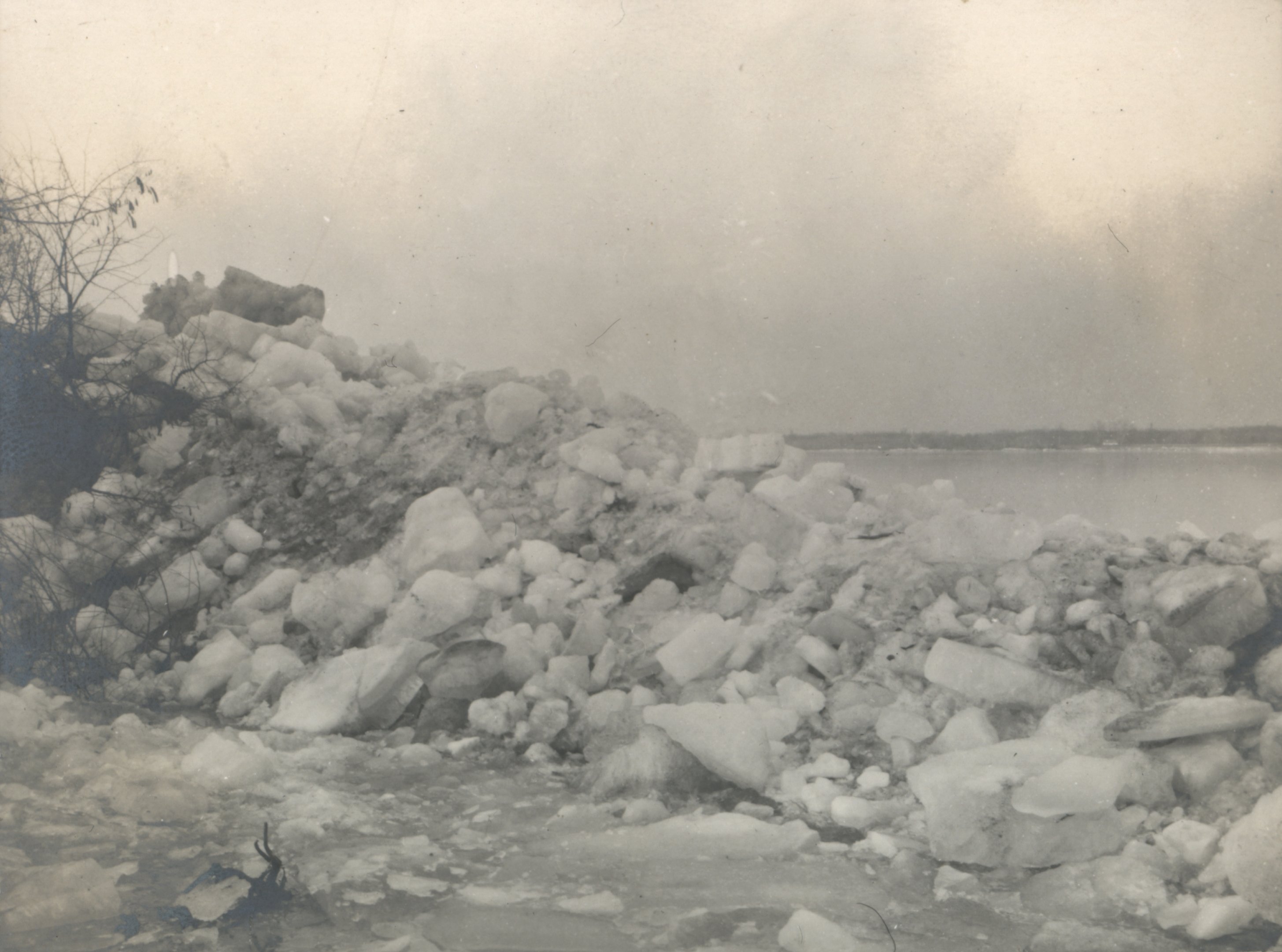 Az 1929. évi jégzajlás (március 22.) - Szentendrei-sziget (Magyar Környezetvédelmi és Vízügyi Múzeum - Duna Múzeum CC BY-NC-SA)