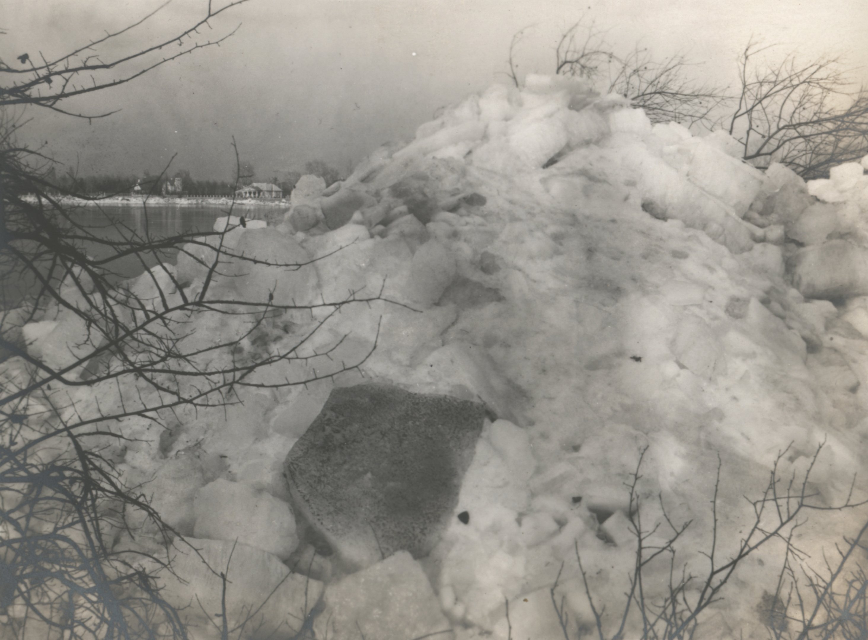 Az 1929. évi jégzajlás (március 22.) - Szentendre-sziget (Magyar Környezetvédelmi és Vízügyi Múzeum - Duna Múzeum CC BY-NC-SA)