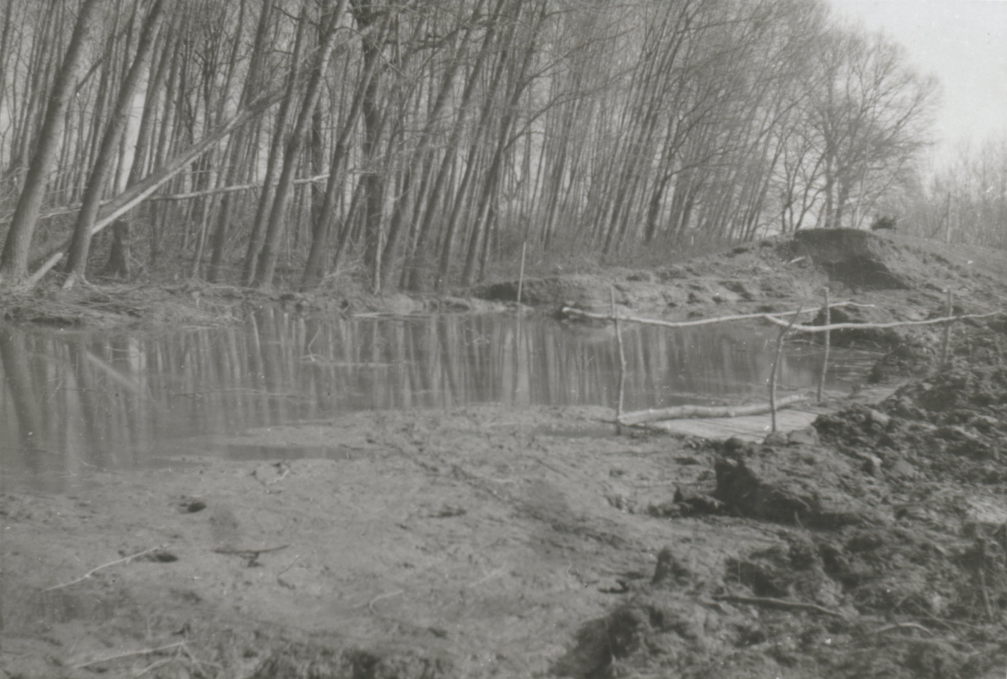 A Sió balparton keletkezett kopolya nélküli szakadás (Magyar Környezetvédelmi és Vízügyi Múzeum - Duna Múzeum CC BY-NC-SA)