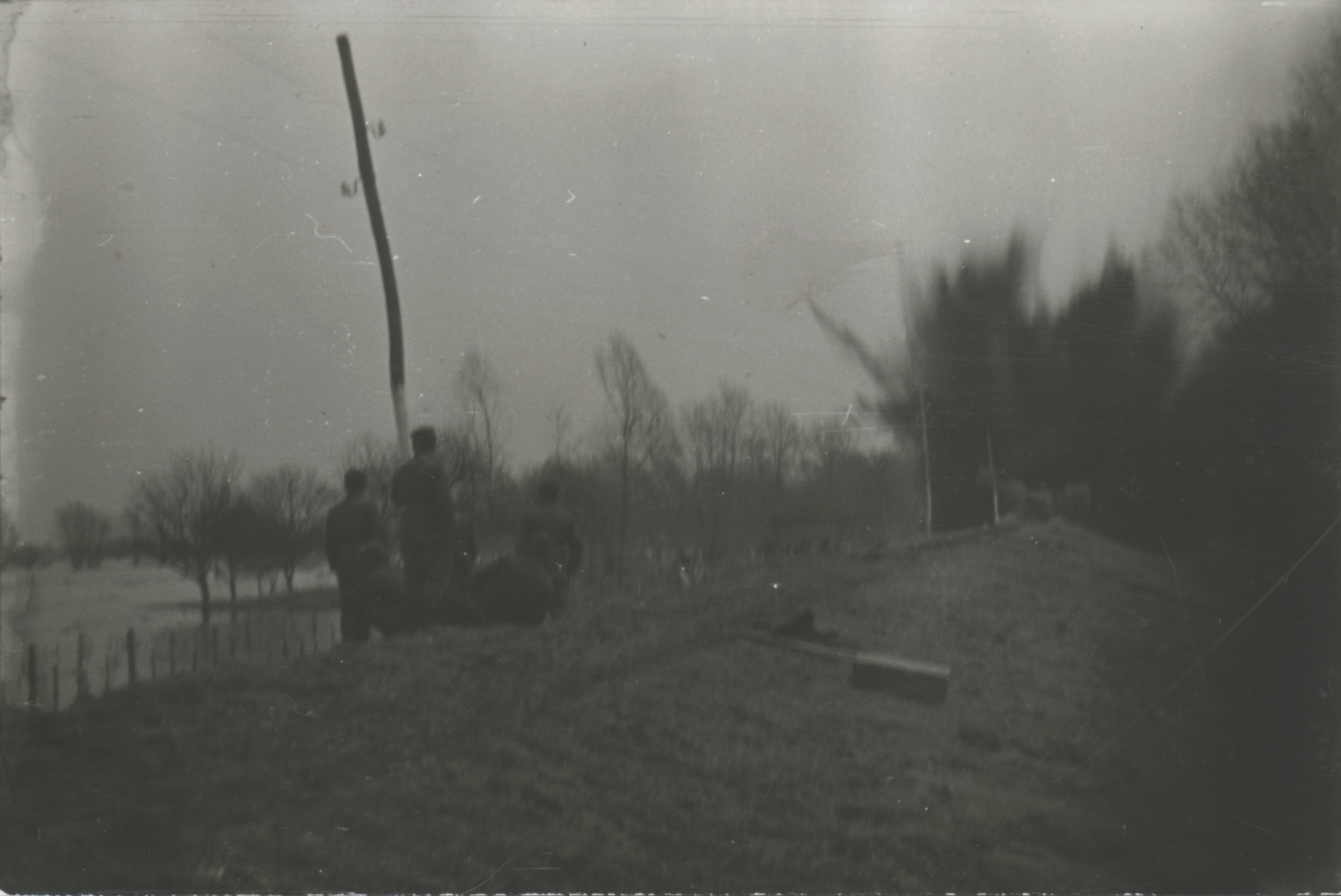 Robbantási előkészületek és robbantás a Sió balparti 3+370 szelvényében március 24-én (Magyar Környezetvédelmi és Vízügyi Múzeum - Duna Múzeum CC BY-NC-SA)