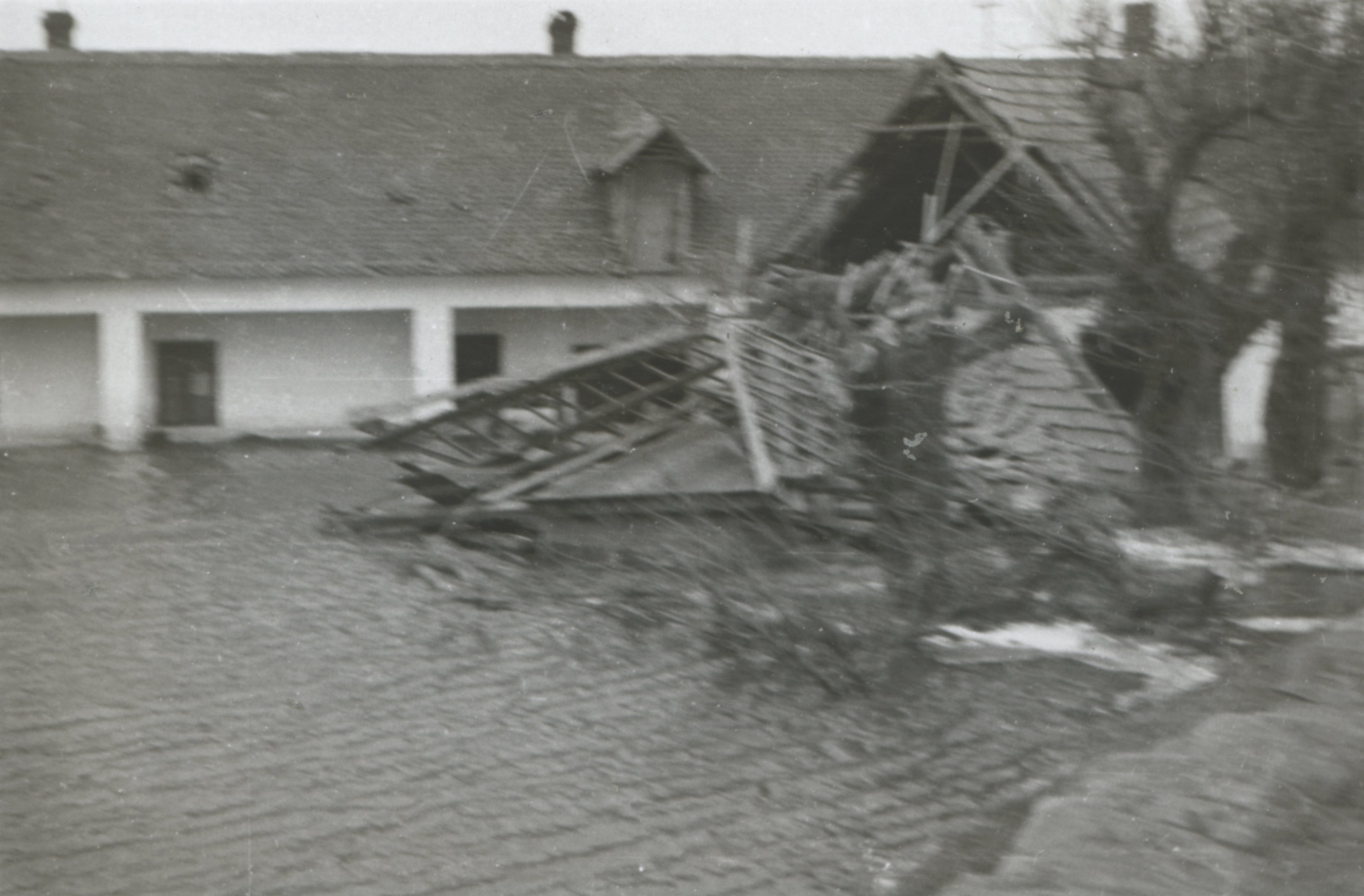 A téglagyári házak víz alá kerültek (Magyar Környezetvédelmi és Vízügyi Múzeum - Duna Múzeum CC BY-NC-SA)