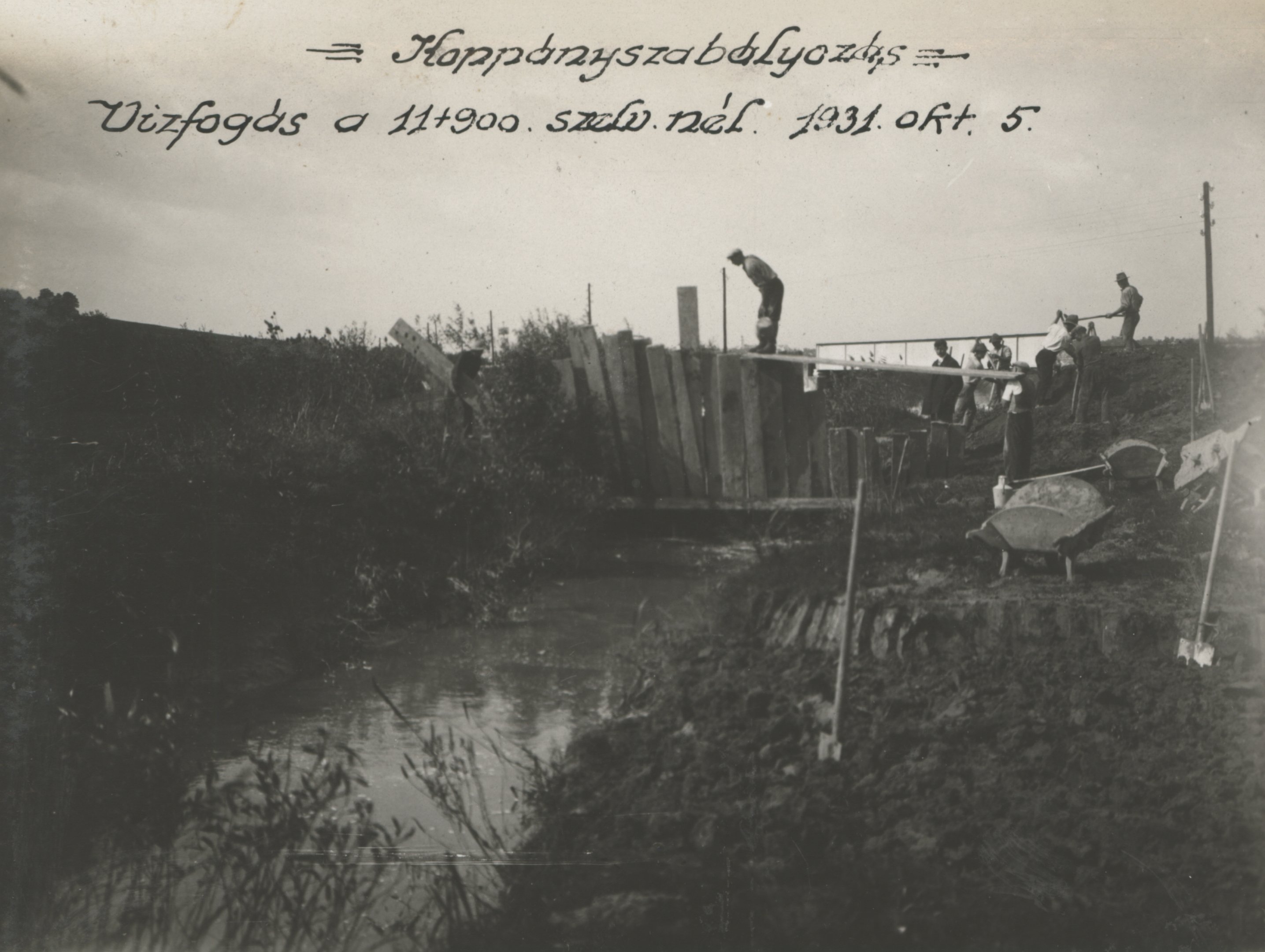 Koppányszabályozás - Vízfogás a 11+900 szelvénynél, 1931. október 5. (Magyar Környezetvédelmi és Vízügyi Múzeum - Duna Múzeum CC BY-NC-SA)