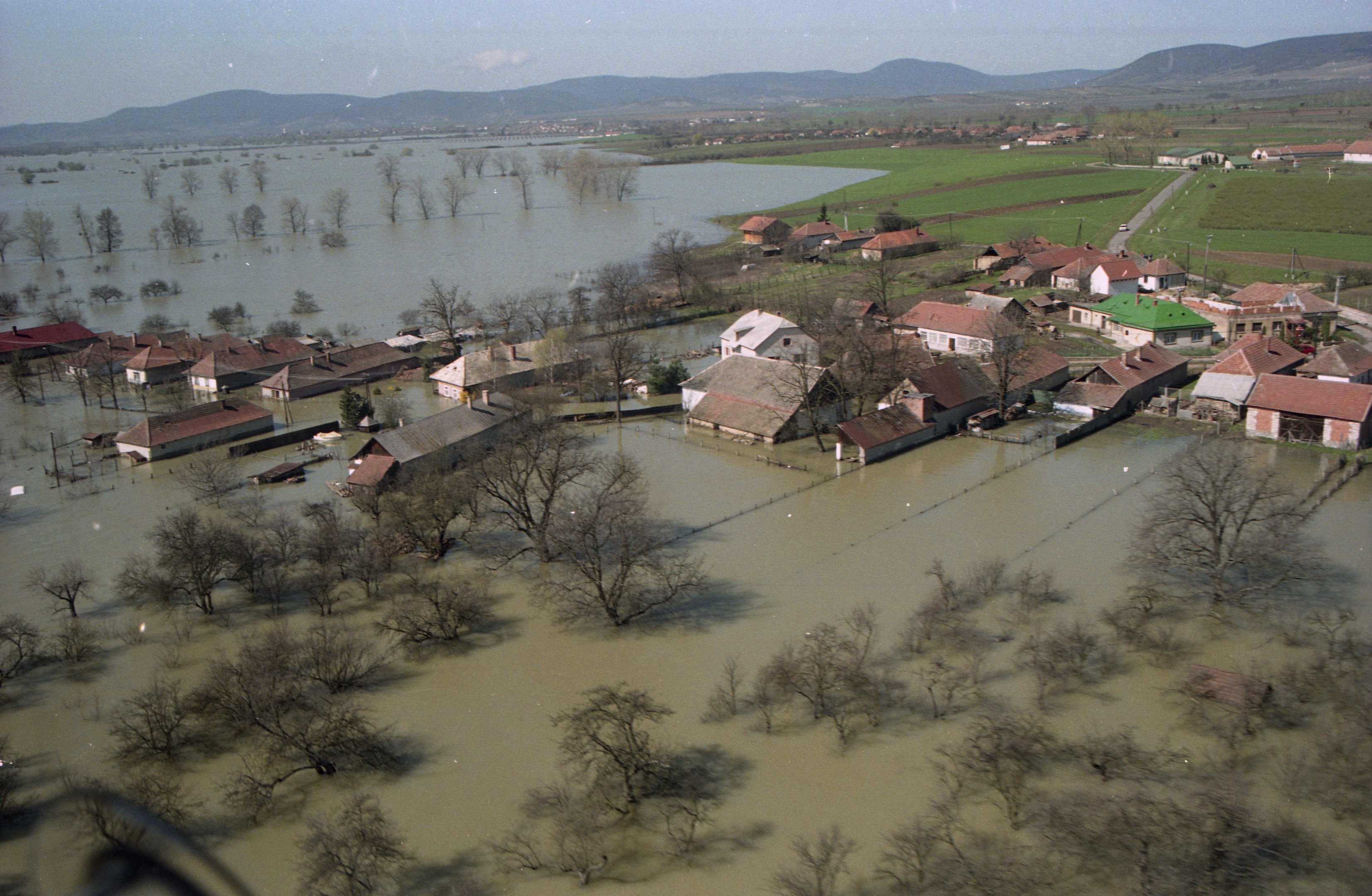 2000. évi árvíz a Tiszán (Magyar Környezetvédelmi és Vízügyi Múzeum - Duna Múzeum CC BY-NC-SA)