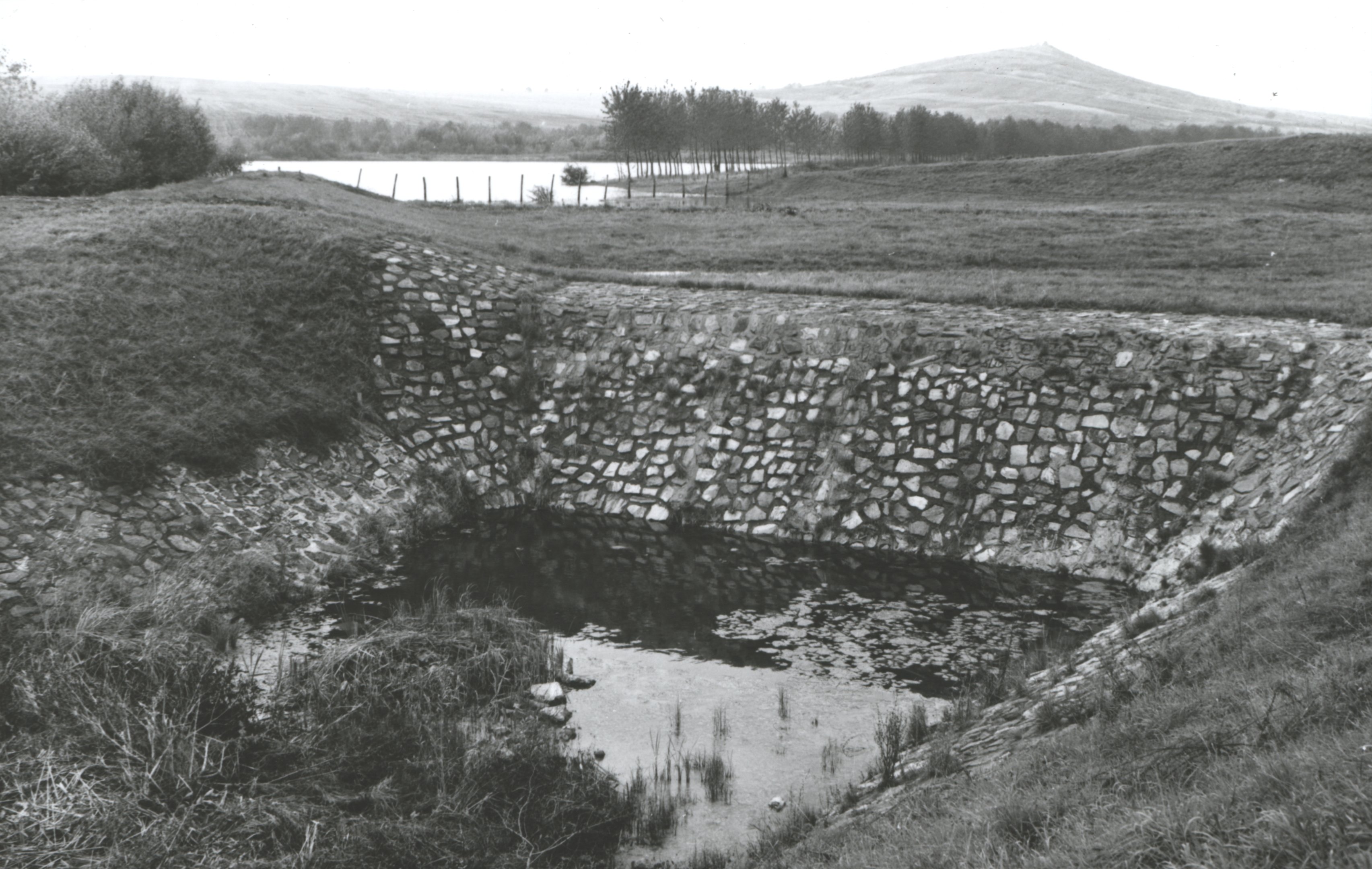 Gyöngyöspatai tározó árapasztó csatornájának bukója (Magyar Környezetvédelmi és Vízügyi Múzeum - Duna Múzeum CC BY-NC-SA)