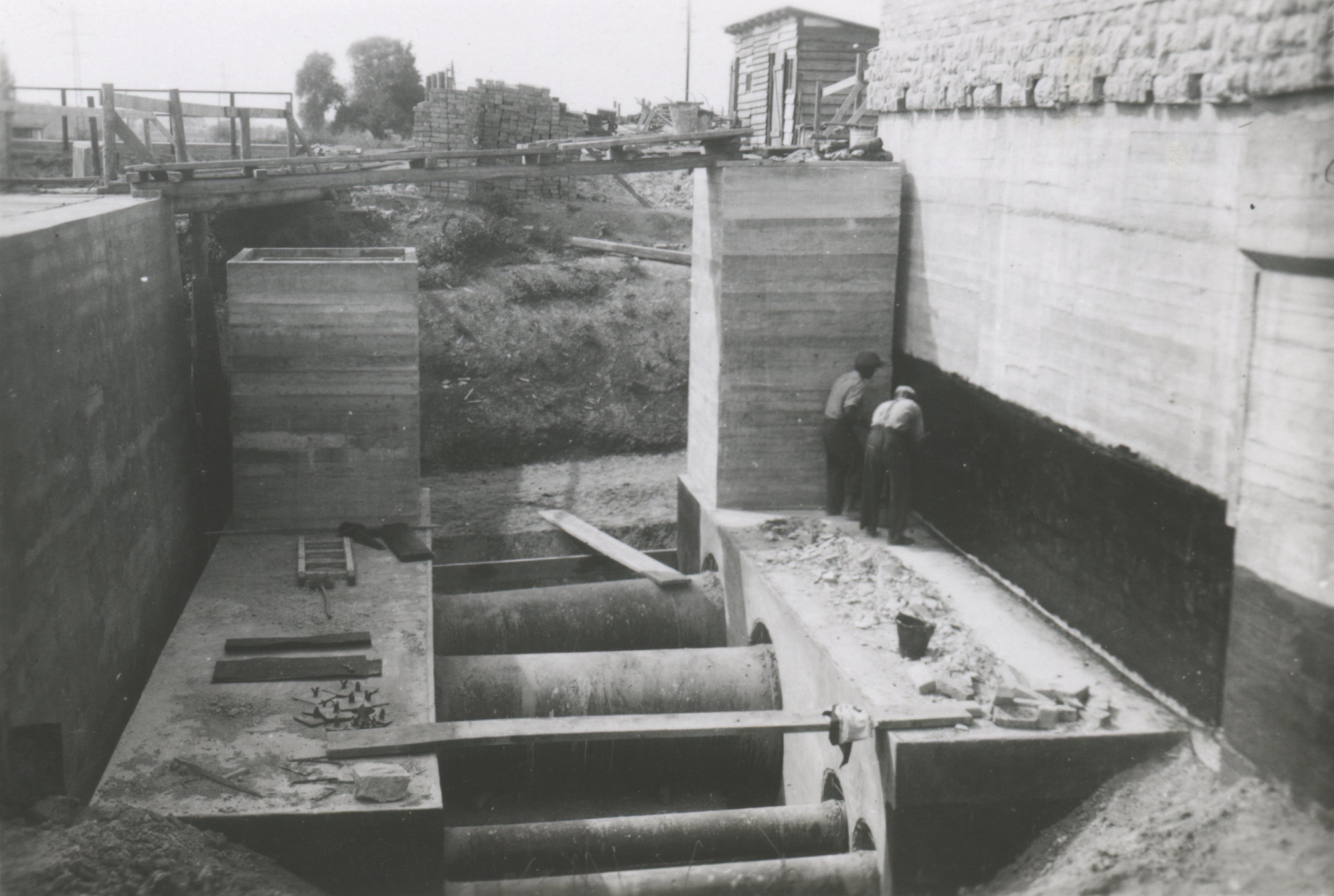 Szívóakna - Alaplemez betonozás (Magyar Környezetvédelmi és Vízügyi Múzeum - Duna Múzeum CC BY-NC-SA)