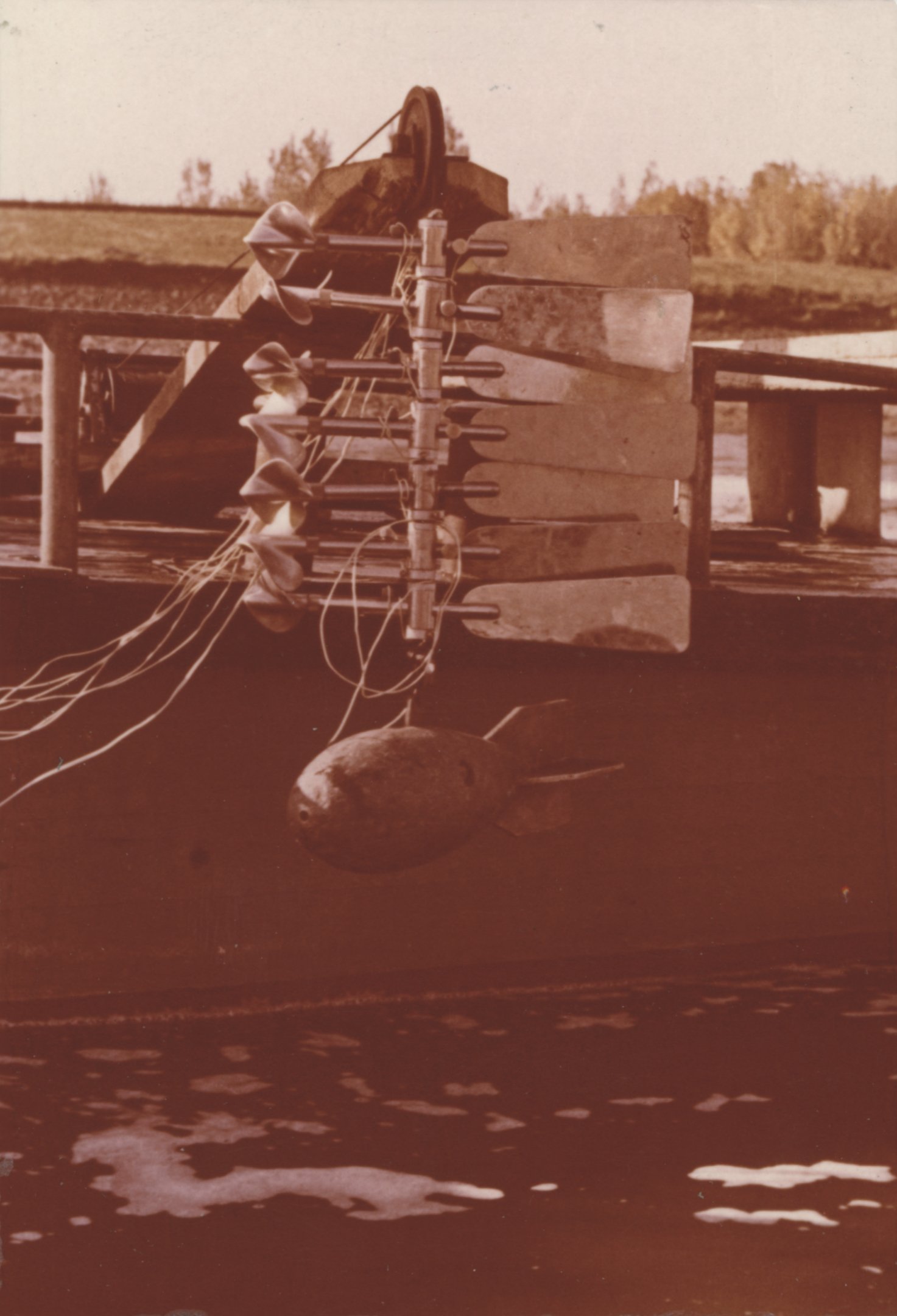 A módosított Zsesztovszkij műszerekből álló szárnysorozat leeresztés előtt összeszerelve (Magyar Környezetvédelmi és Vízügyi Múzeum - Duna Múzeum CC BY-NC-SA)
