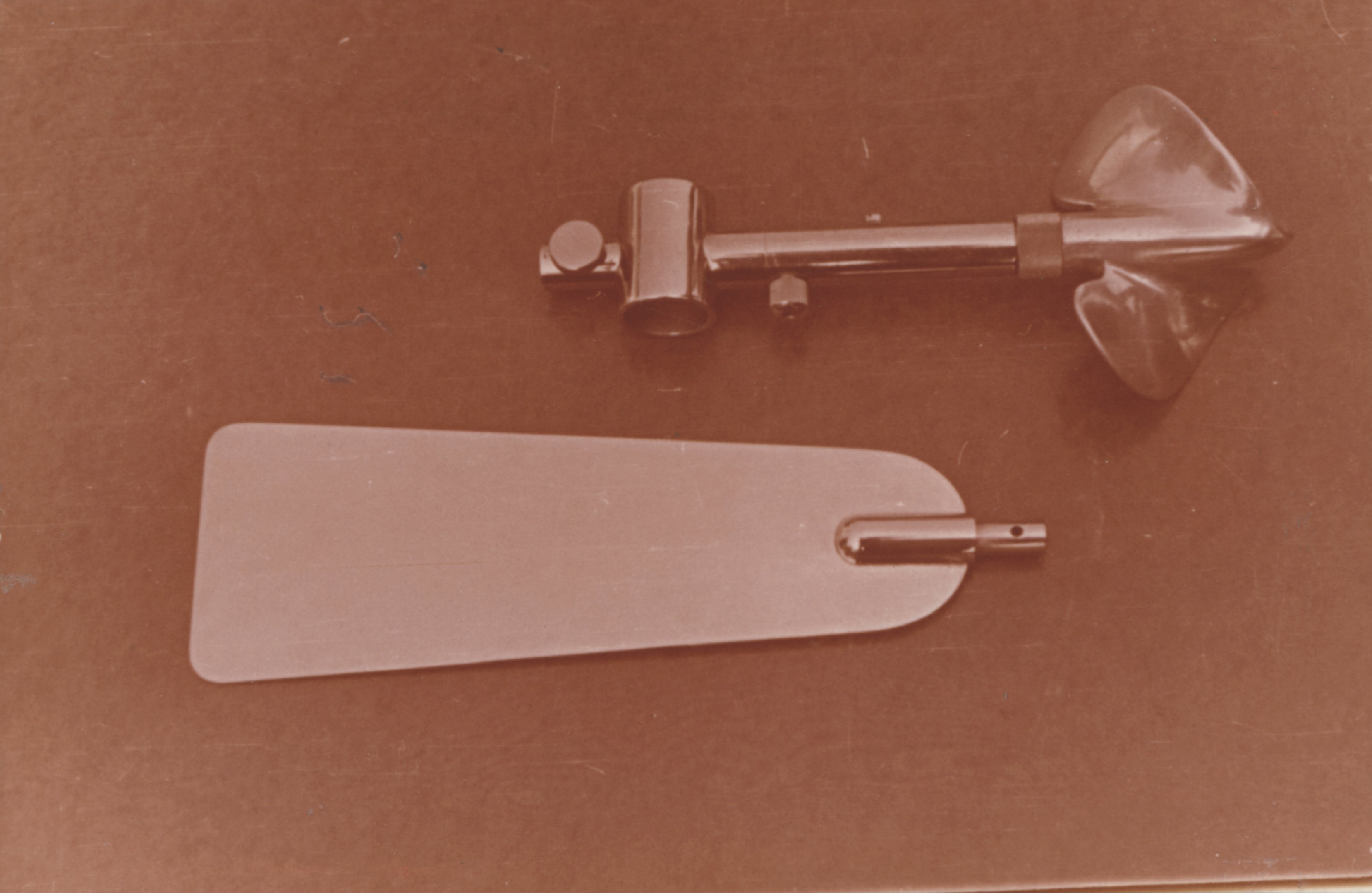 A vitorla tömegének hatását vizsgáltuk a módosított Zsesztovszkij műszeren (Magyar Környezetvédelmi és Vízügyi Múzeum - Duna Múzeum CC BY-NC-SA)