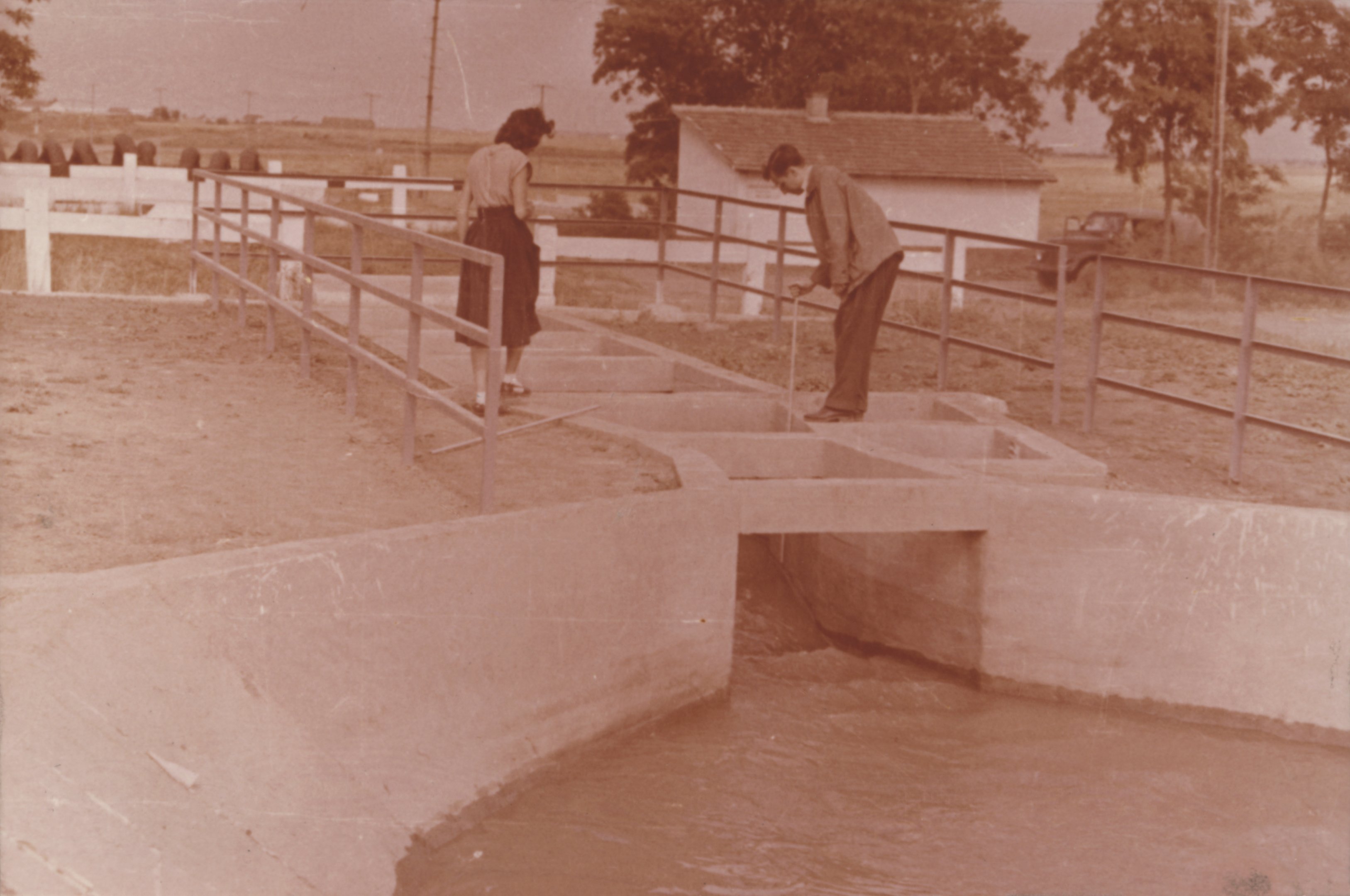 Az öntözővíz mérésére az eddigi jó tapasztalatok alapján a Parshall-csatorna ajánlható (Magyar Környezetvédelmi és Vízügyi Múzeum - Duna Múzeum CC BY-NC-SA)