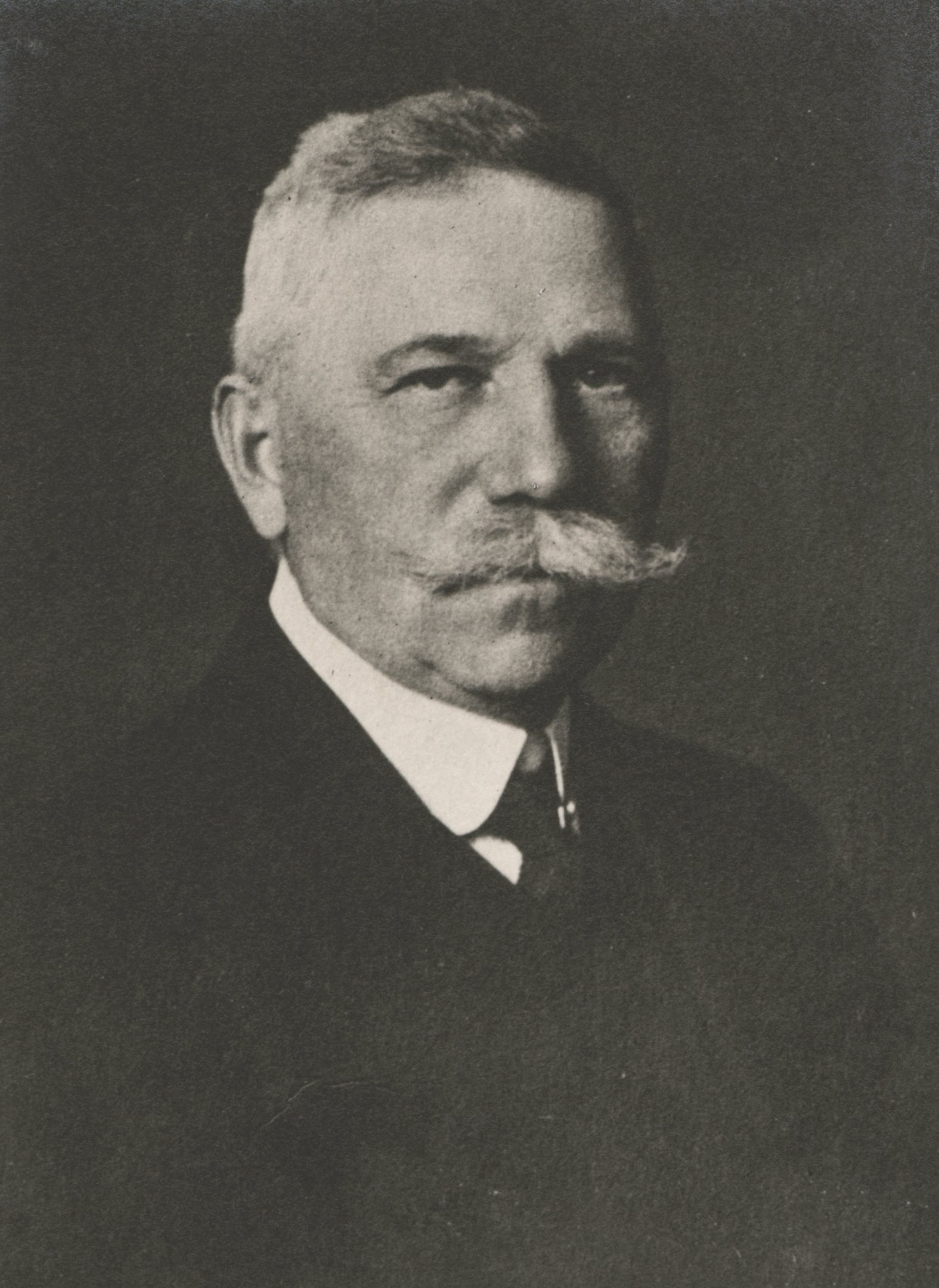 Schick Emil helyettes államtitkár, az OVI főnöke, 1890-1925 (Magyar Környezetvédelmi és Vízügyi Múzeum - Duna Múzeum CC BY-NC-SA)