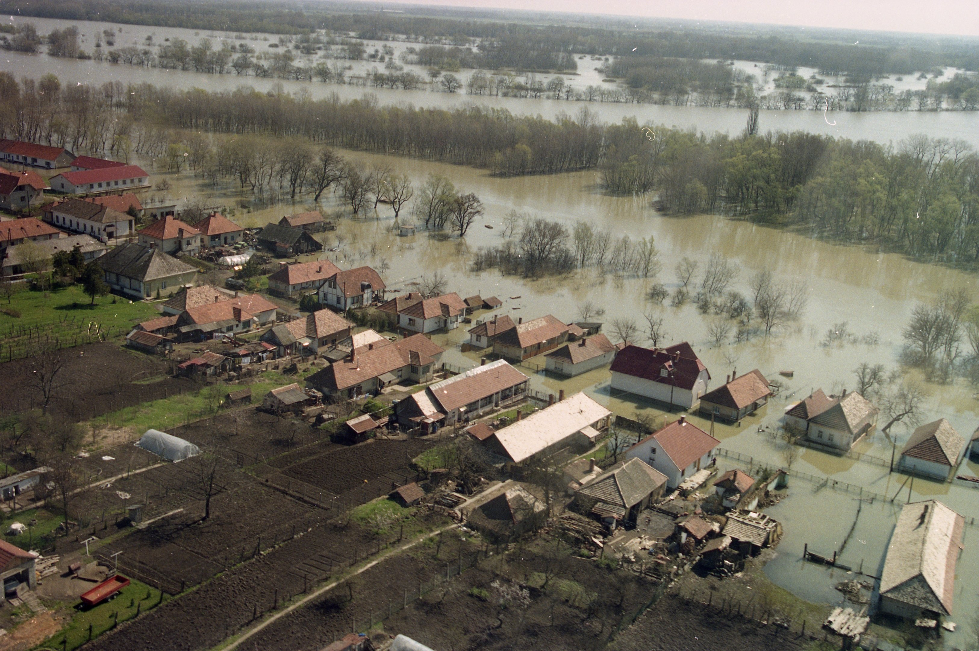 2000. évi árvíz - Bodrogolaszi (Magyar Környezetvédelmi és Vízügyi Múzeum - Duna Múzeum CC BY-NC-SA)