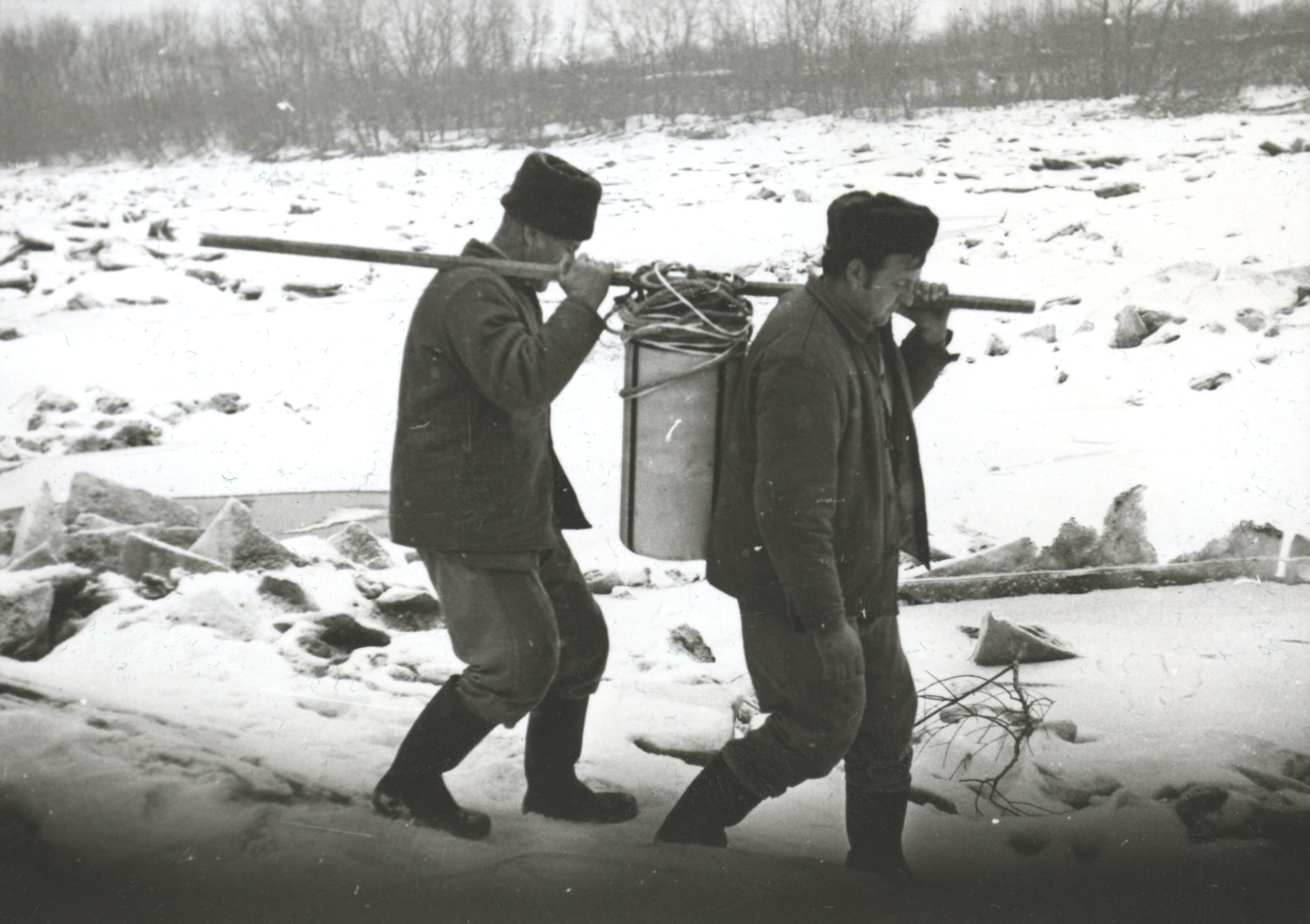 Védelmi Szakfelügyelet - Műanyag jégrobbantó töltet szállítása (Magyar Környezetvédelmi és Vízügyi Múzeum - Duna Múzeum CC BY-NC-SA)