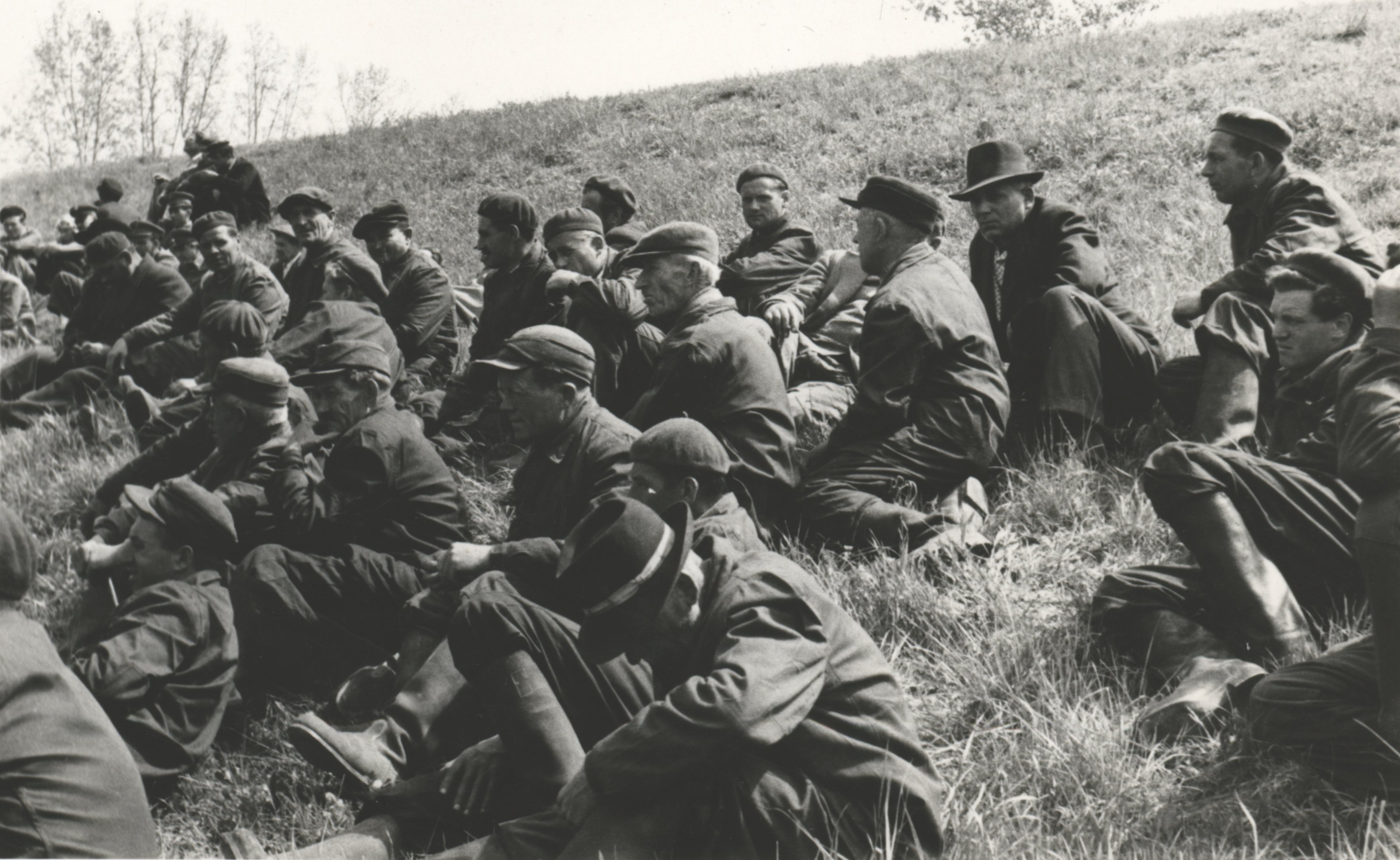 Az Árvédelmi Osztag tagjai az 1959. évi árvédelmi gyakorlaton - Az osztag első tagjai (Magyar Környezetvédelmi és Vízügyi Múzeum - Duna Múzeum CC BY-NC-SA)