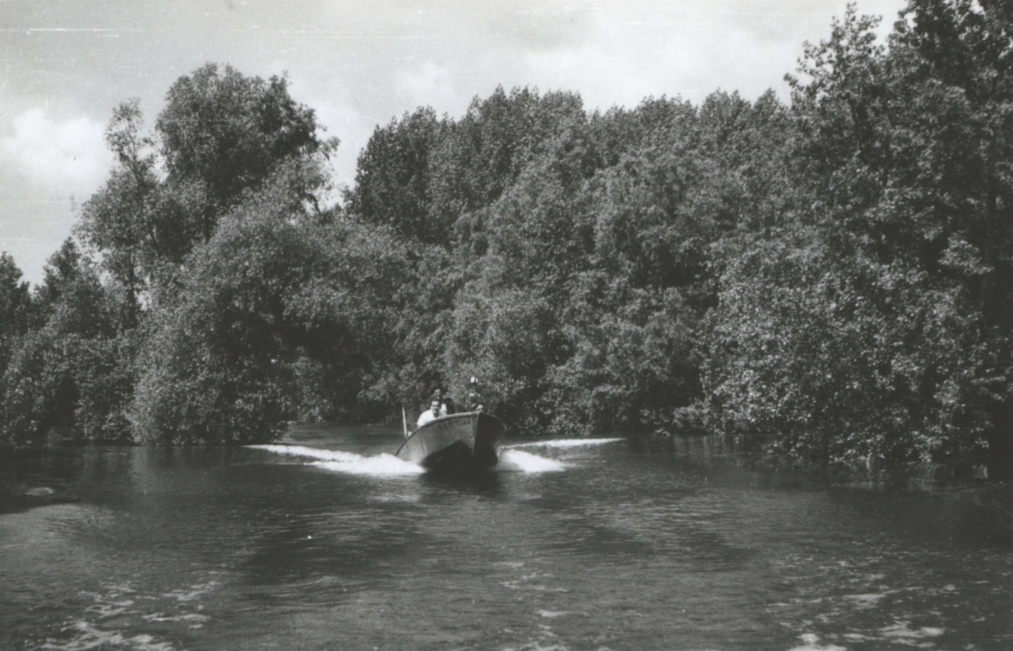 Dunai árvíz, 1965 - Működnek a rocsók (Magyar Környezetvédelmi és Vízügyi Múzeum - Duna Múzeum CC BY-NC-SA)
