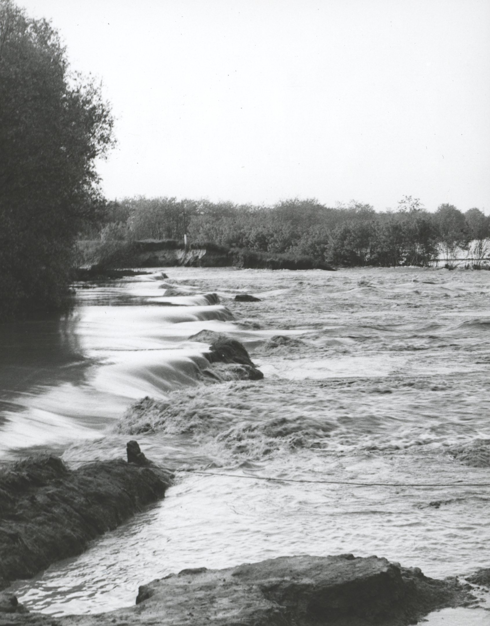 Gátszakadás a Szamos folyó jobbparti töltésén Nábrádnál, 1970. május 17. (Magyar Környezetvédelmi és Vízügyi Múzeum - Duna Múzeum CC BY-NC-SA)