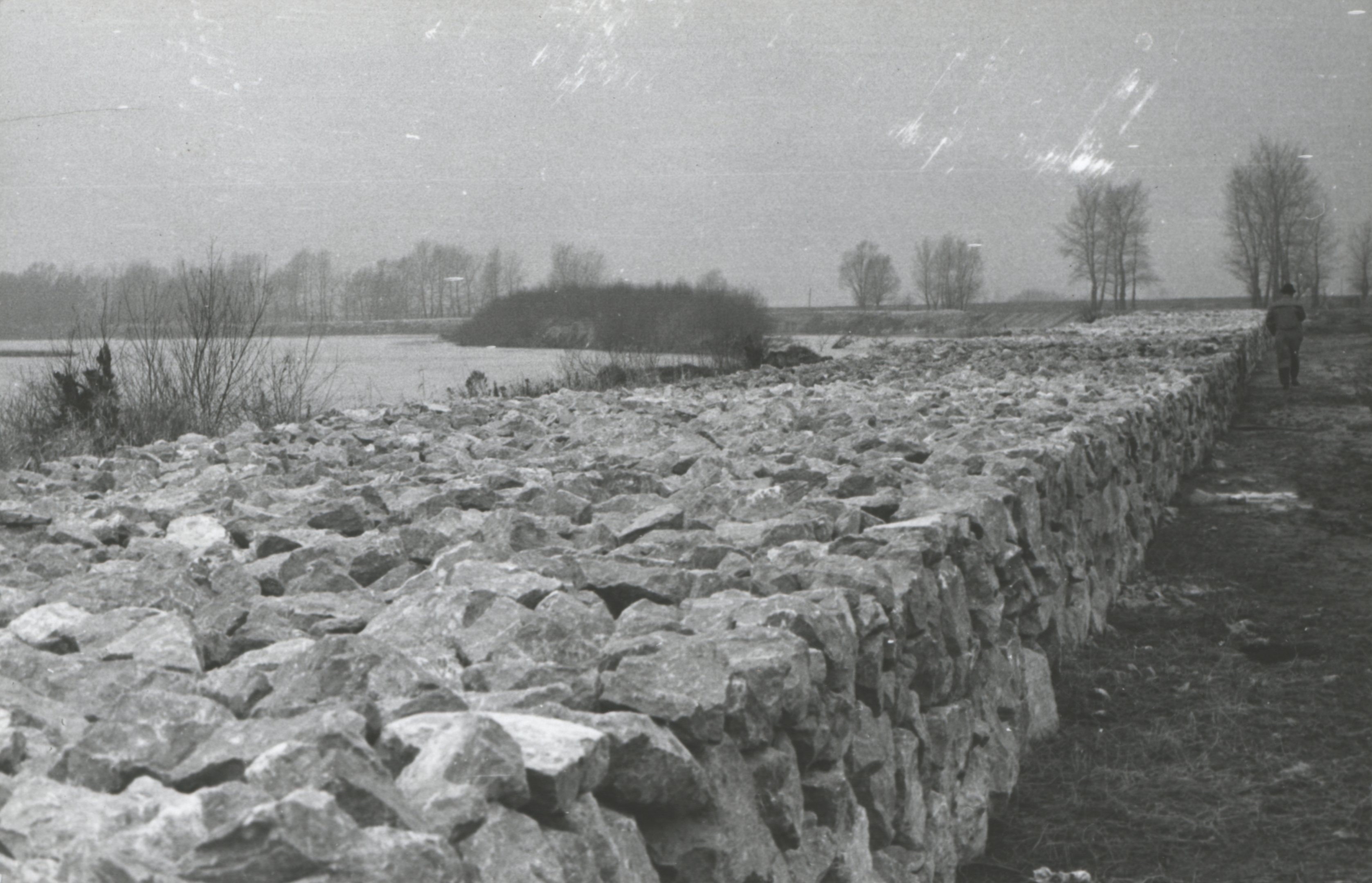 A kődepónia fm-ként 6 m3 terméskövet tartalmaz (Magyar Környezetvédelmi és Vízügyi Múzeum - Duna Múzeum CC BY-NC-SA)