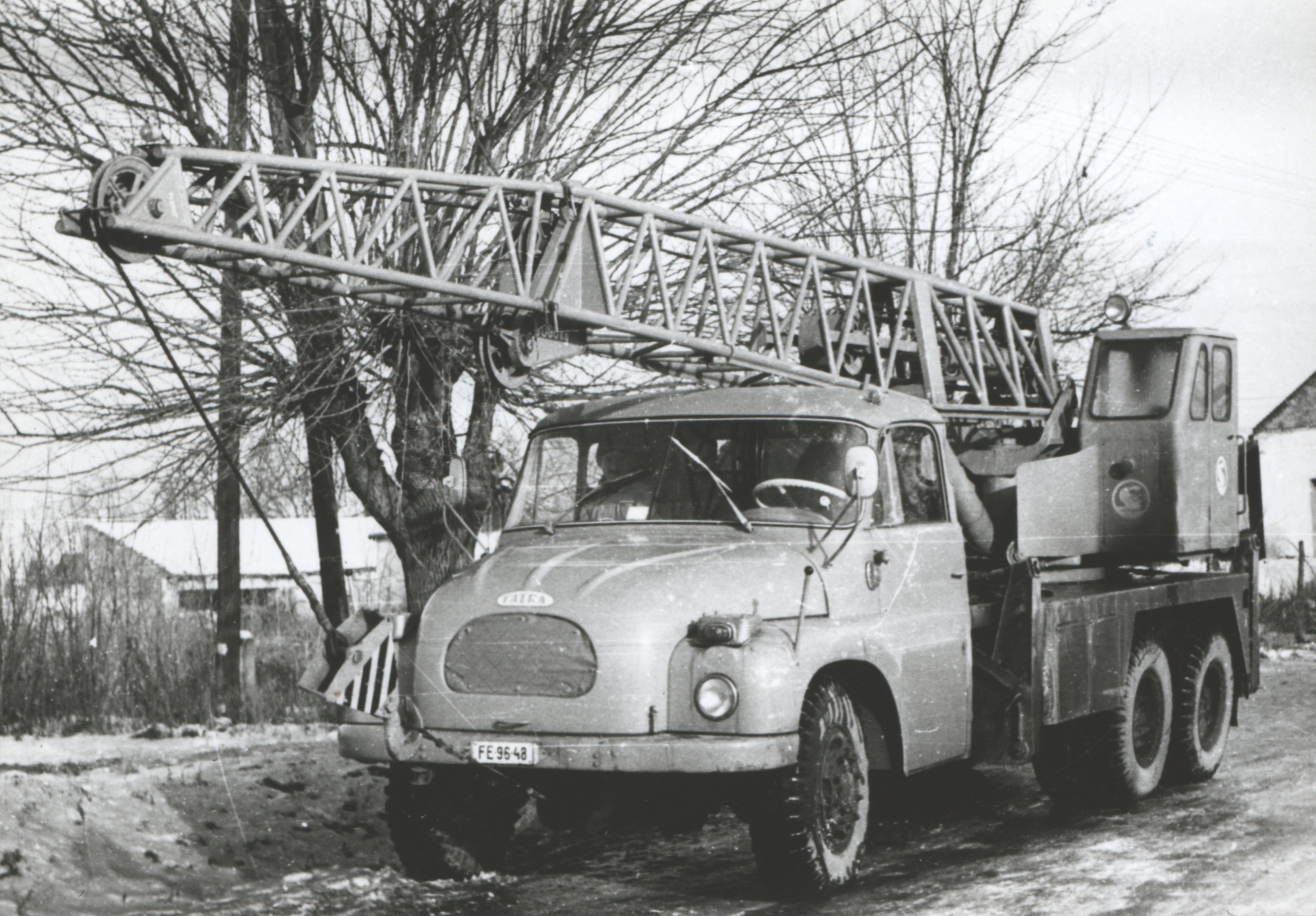 Csehszlovák gyártmányú 6 tonna teherbírású TÁTRA autódaru (Magyar Környezetvédelmi és Vízügyi Múzeum - Duna Múzeum CC BY-NC-SA)