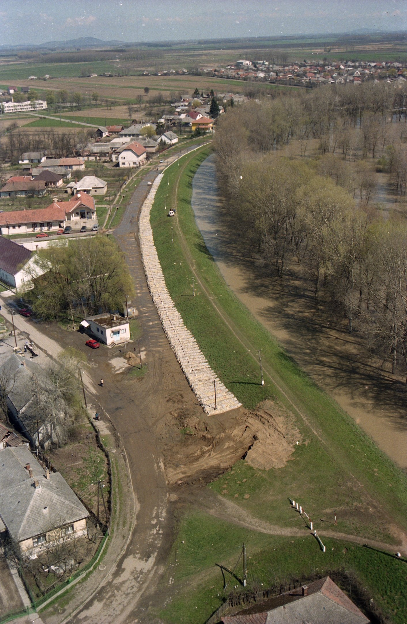 2000. évi árvíz a Tiszán - Tiszakarád (Magyar Környezetvédelmi és Vízügyi Múzeum - Duna Múzeum CC BY-NC-SA)