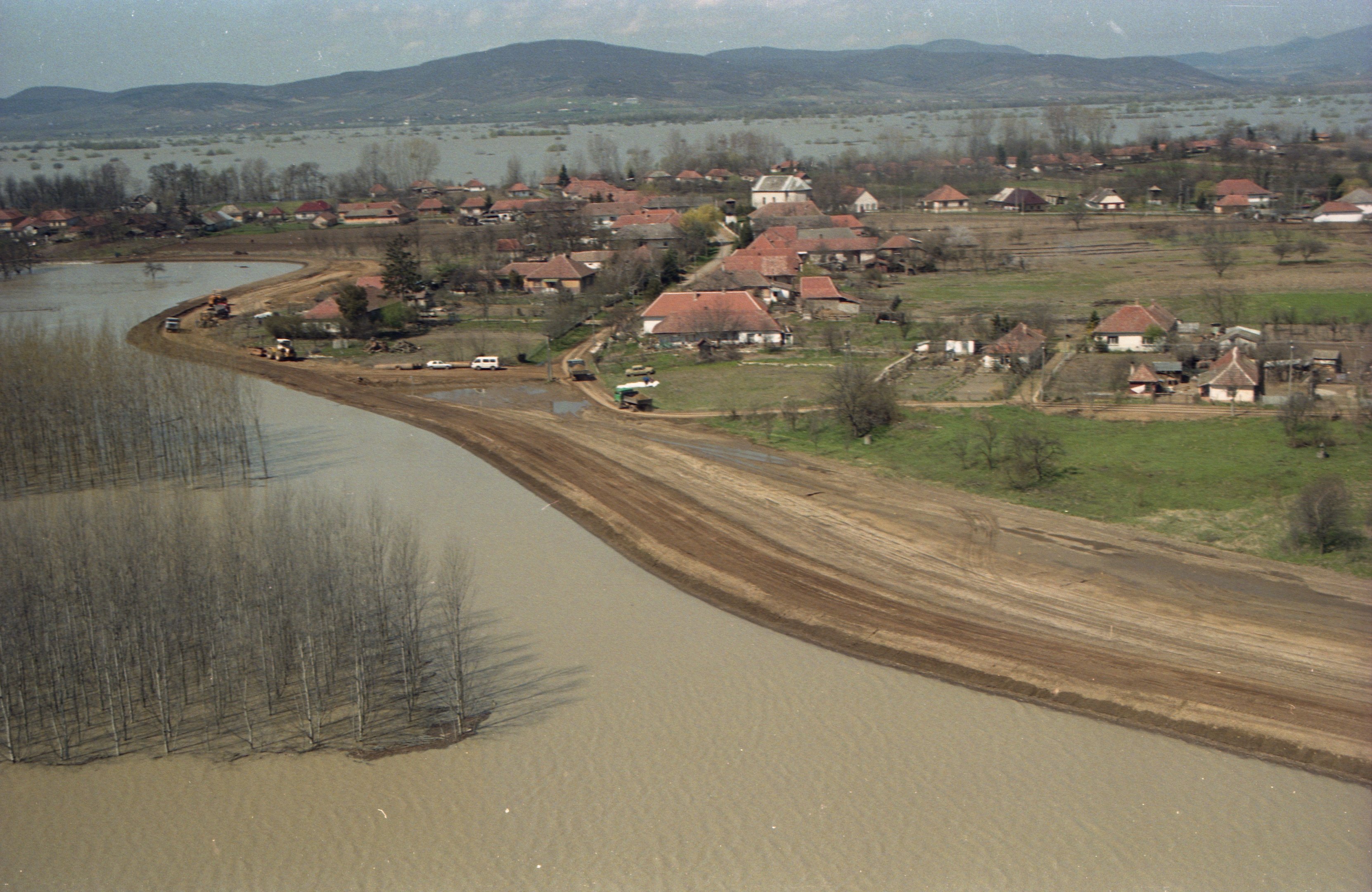 2000. évi árvíz a Tiszán - Zalkod (Magyar Környezetvédelmi és Vízügyi Múzeum - Duna Múzeum CC BY-NC-SA)